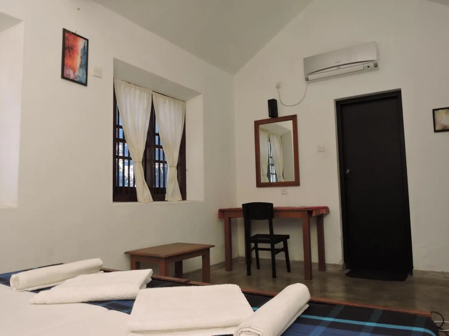 Bedroom in Curry Bowl Restaurant & Turtles Rest