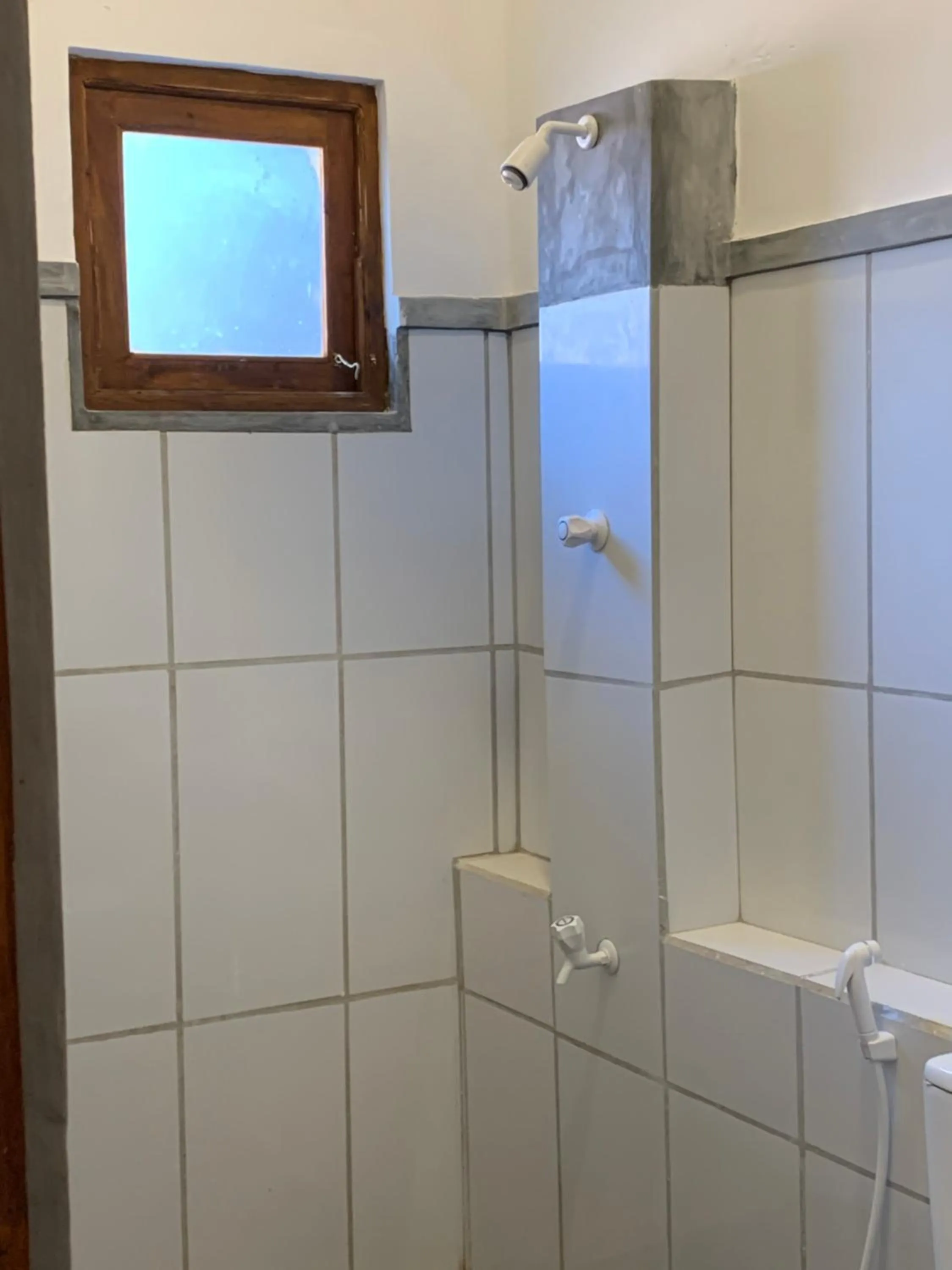 Shower in Curry Bowl Restaurant & Turtles Rest