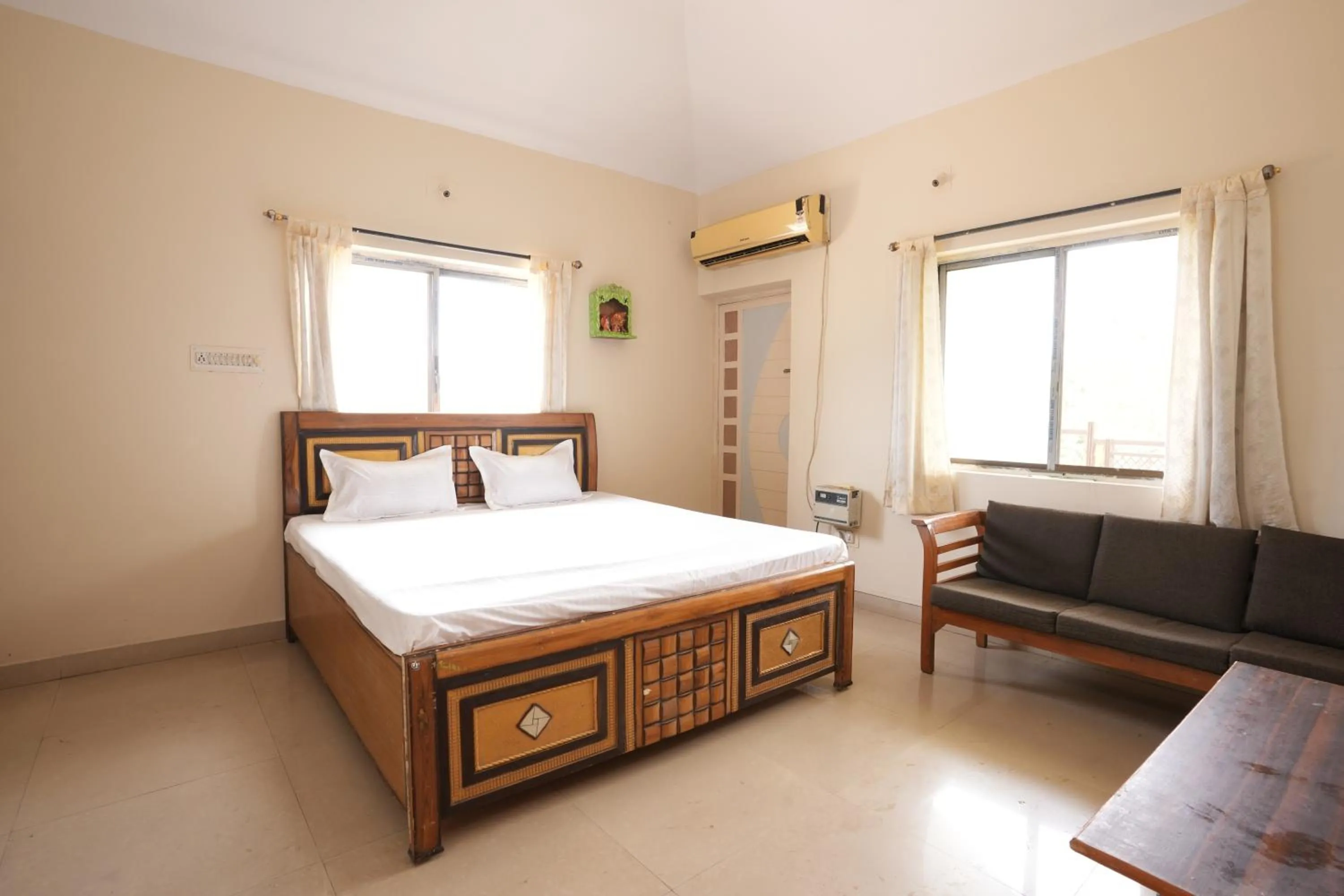 People, Bed in Hotel Johar Inn