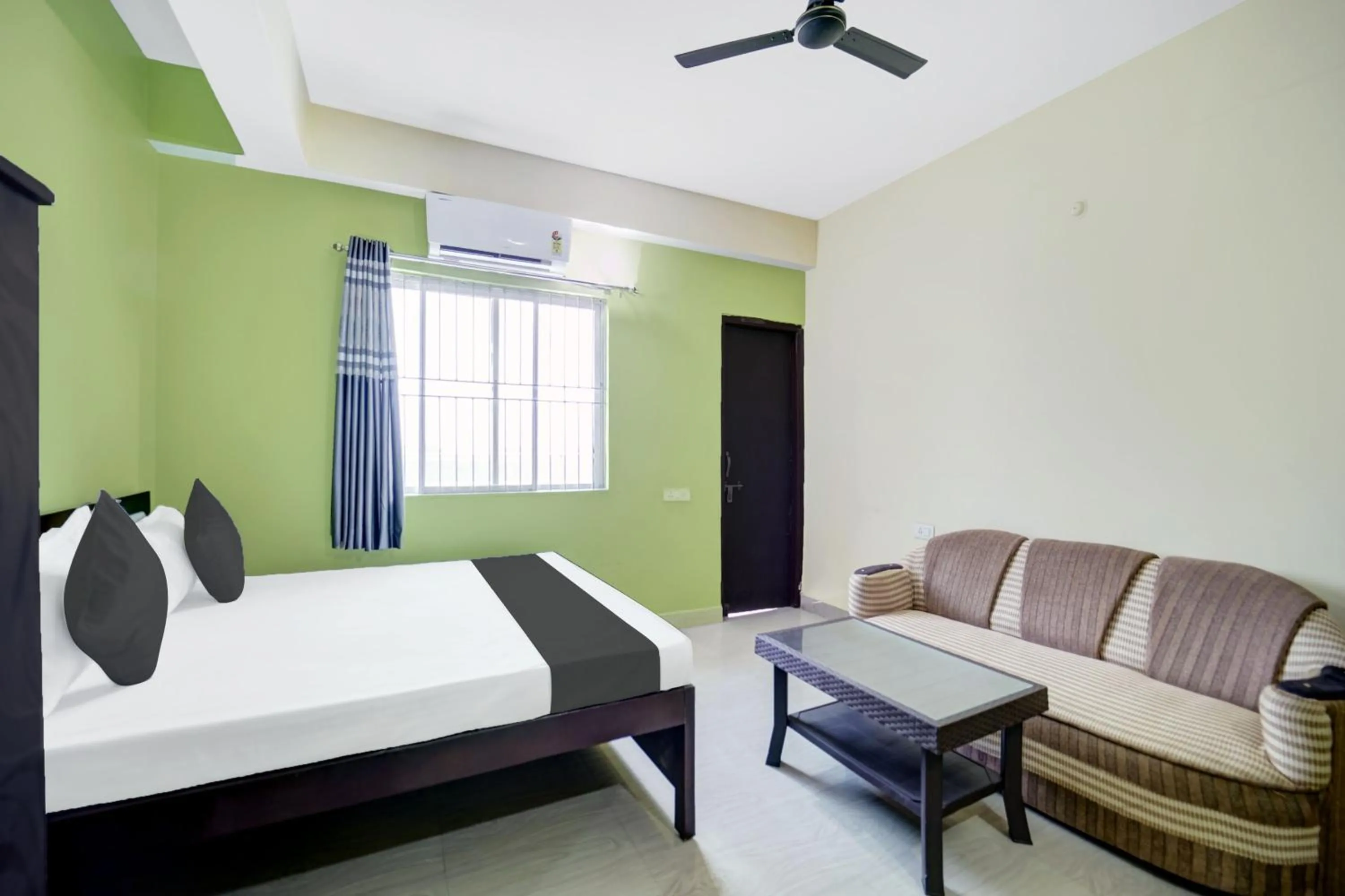 Bed in Hotel Johar Inn
