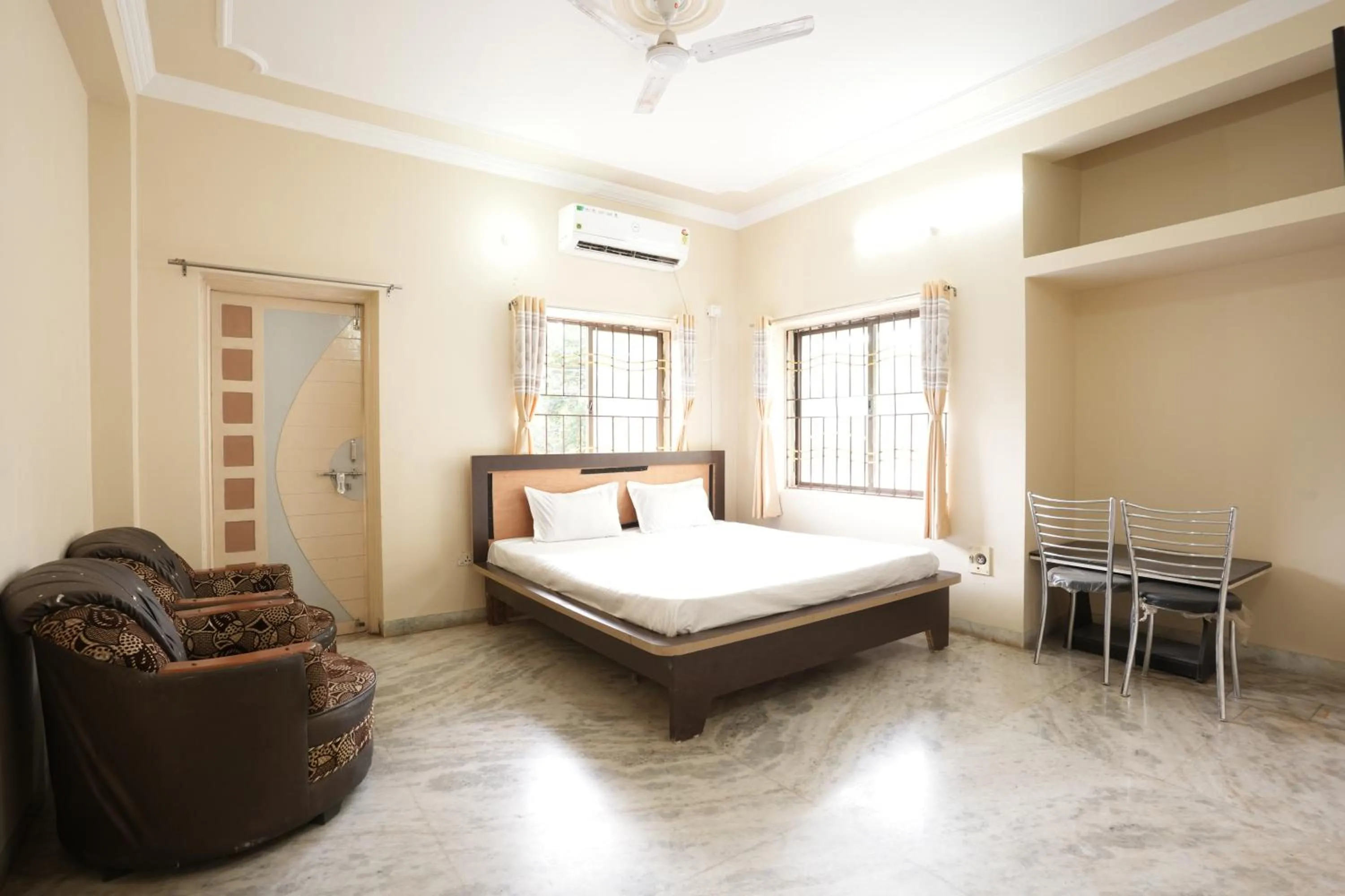 Bed in Hotel Johar Inn