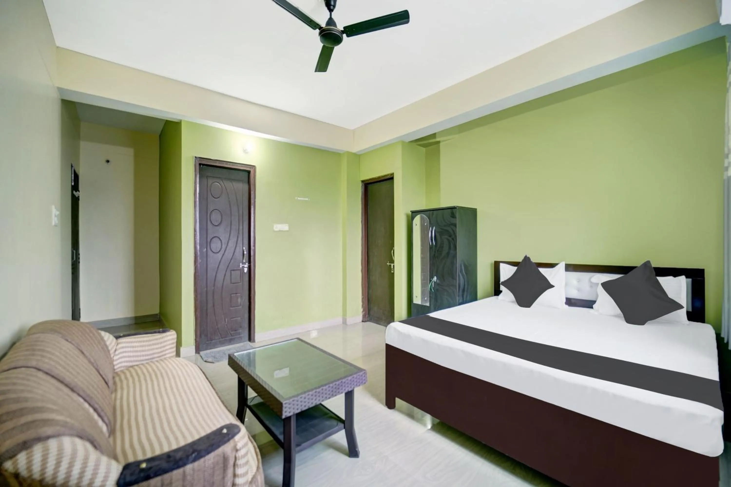 Bedroom, Bed in Hotel Johar Inn