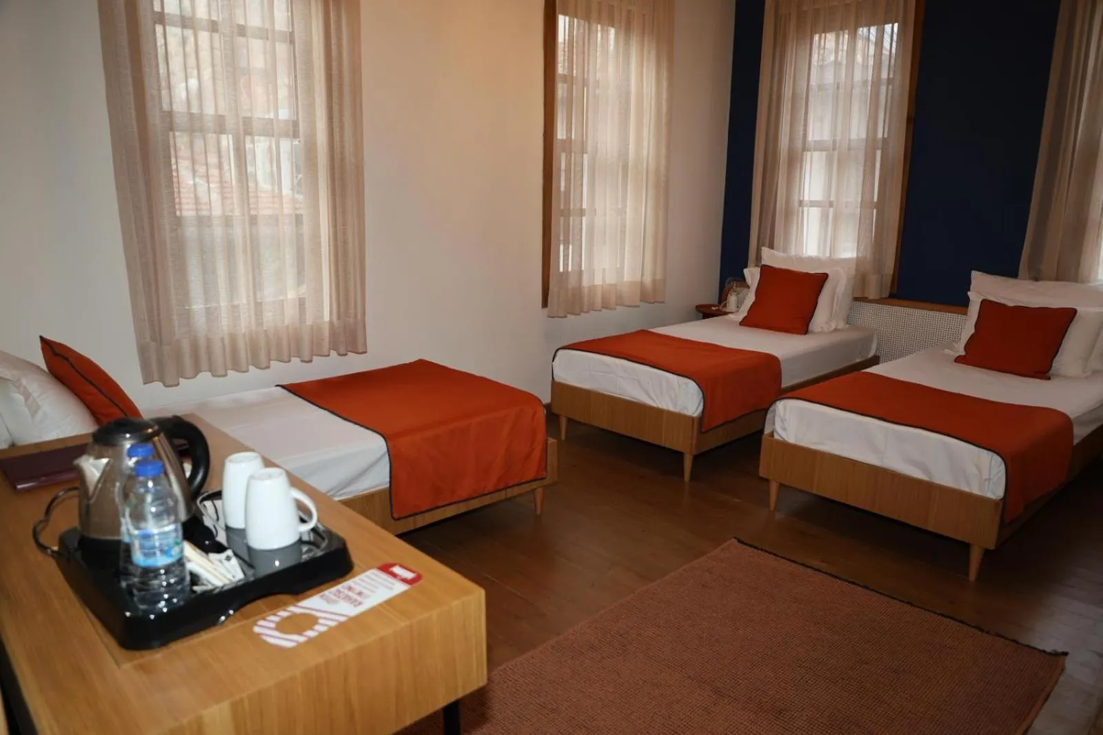 Photo of the whole room, Bed in Oldies Hotel