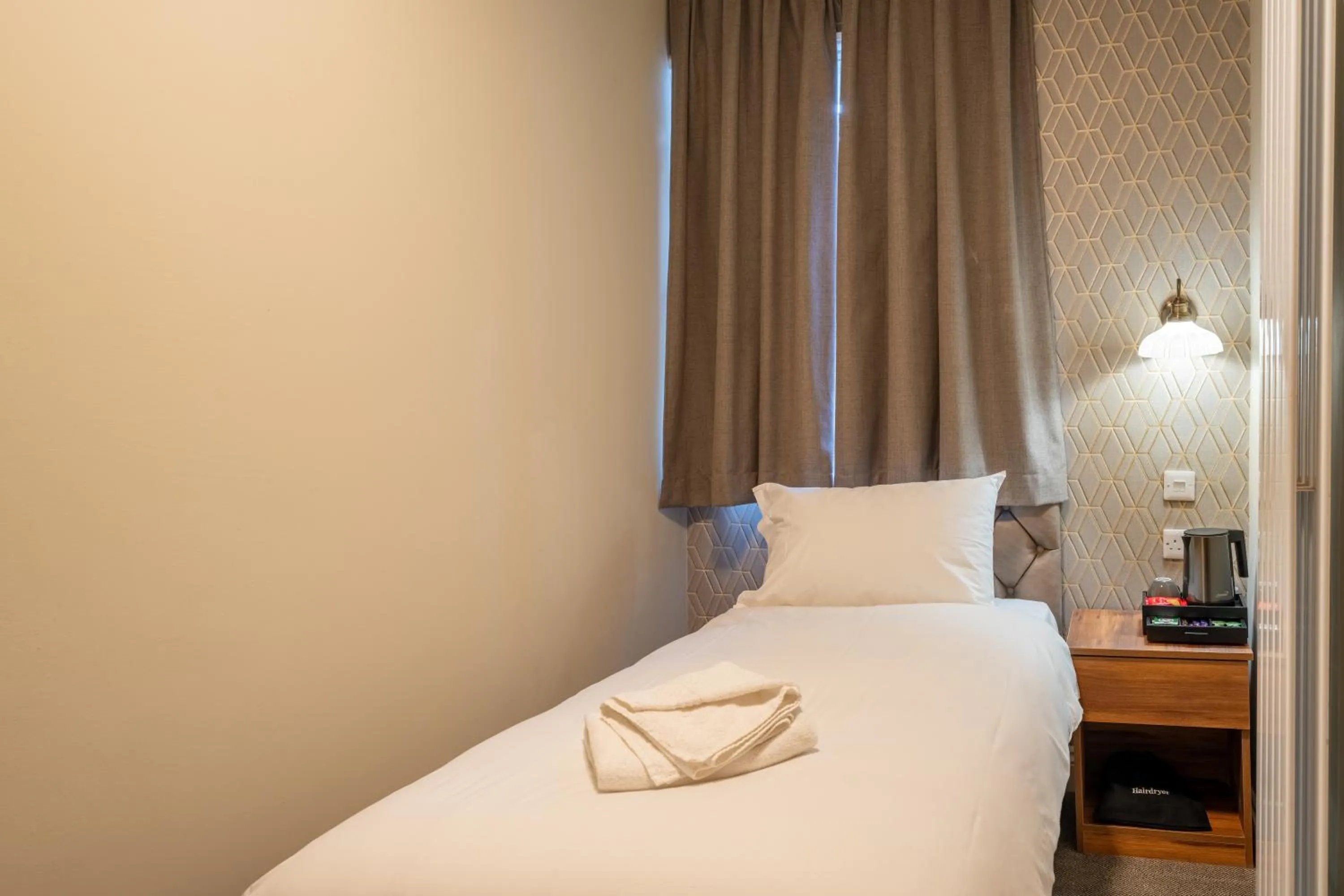 Bed in Uno Thames Hotel Maidenhead -Reopened Brand New Again