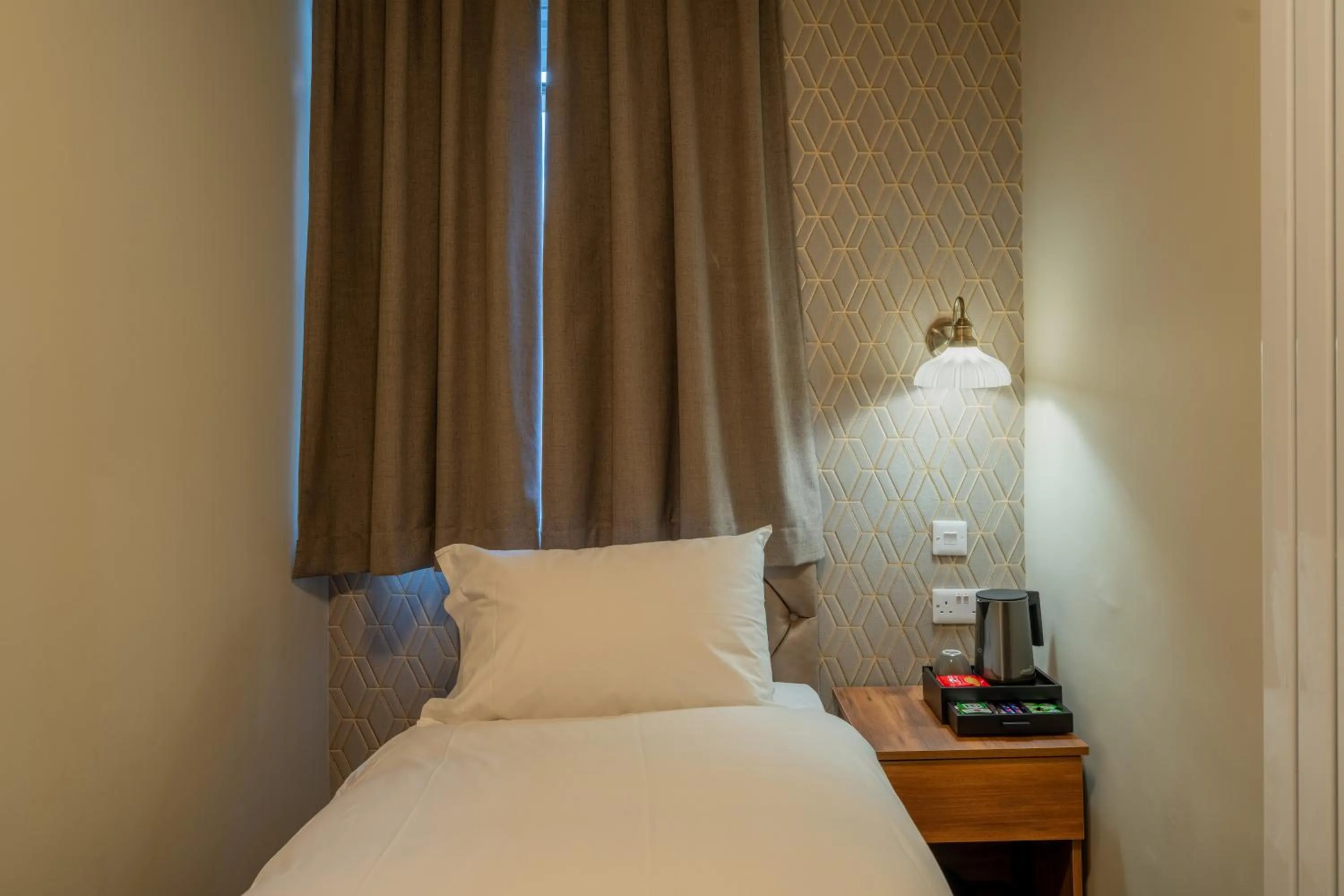 Bed in Uno Thames Hotel Maidenhead -Reopened Brand New Again