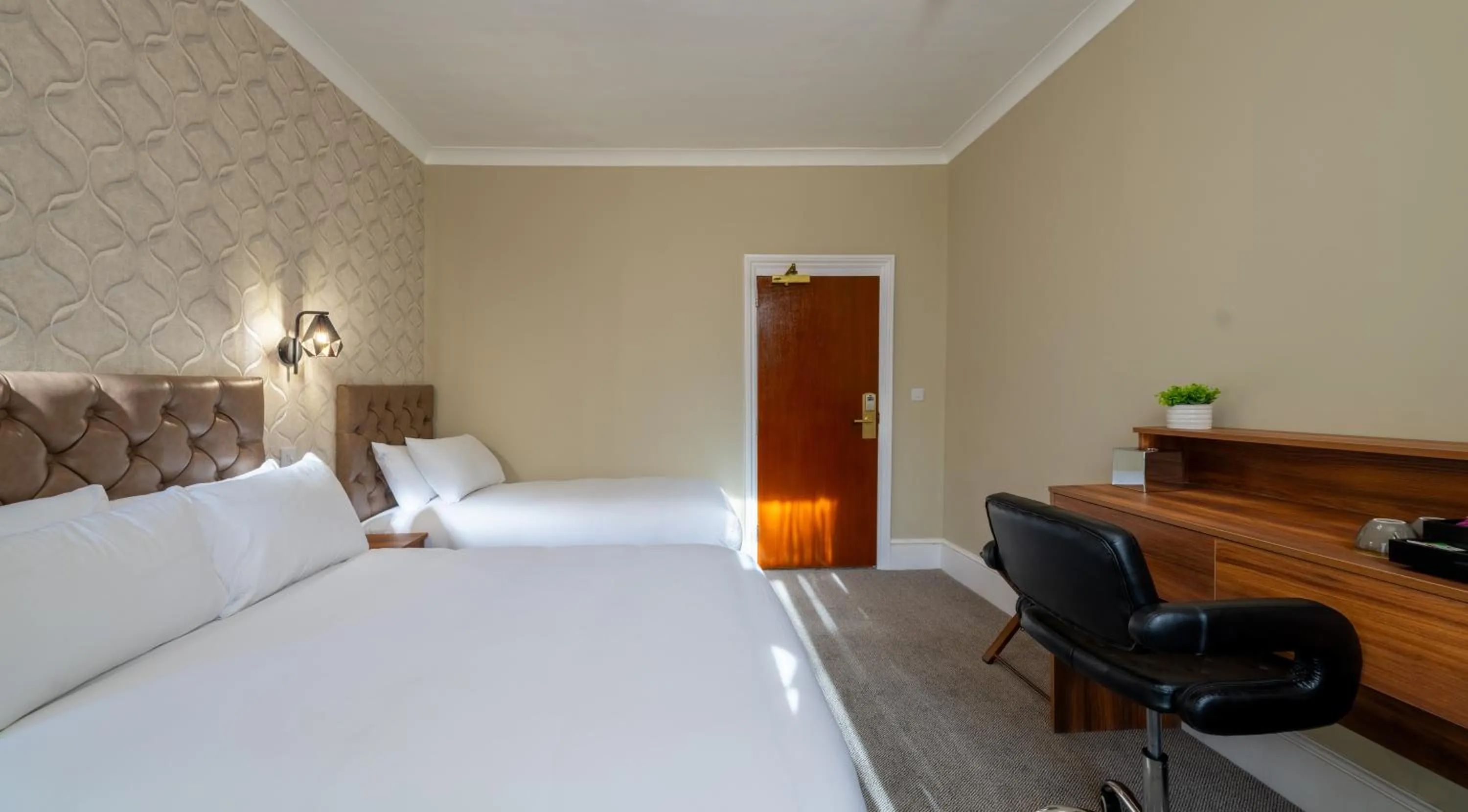 Bed in Uno Thames Hotel Maidenhead -Reopened Brand New Again