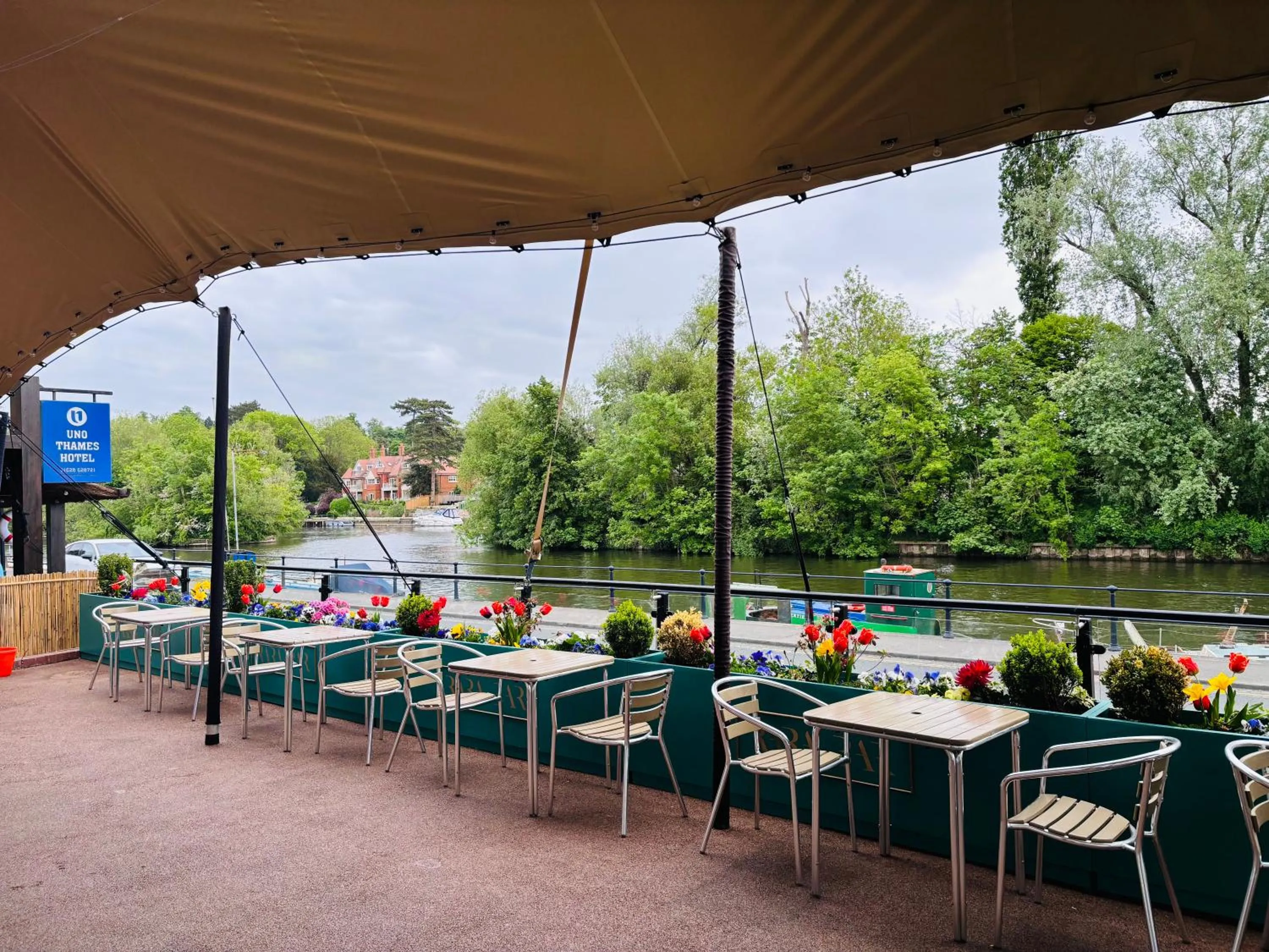 Restaurant/places to eat in Uno Thames Hotel Maidenhead -Reopened Brand New Again