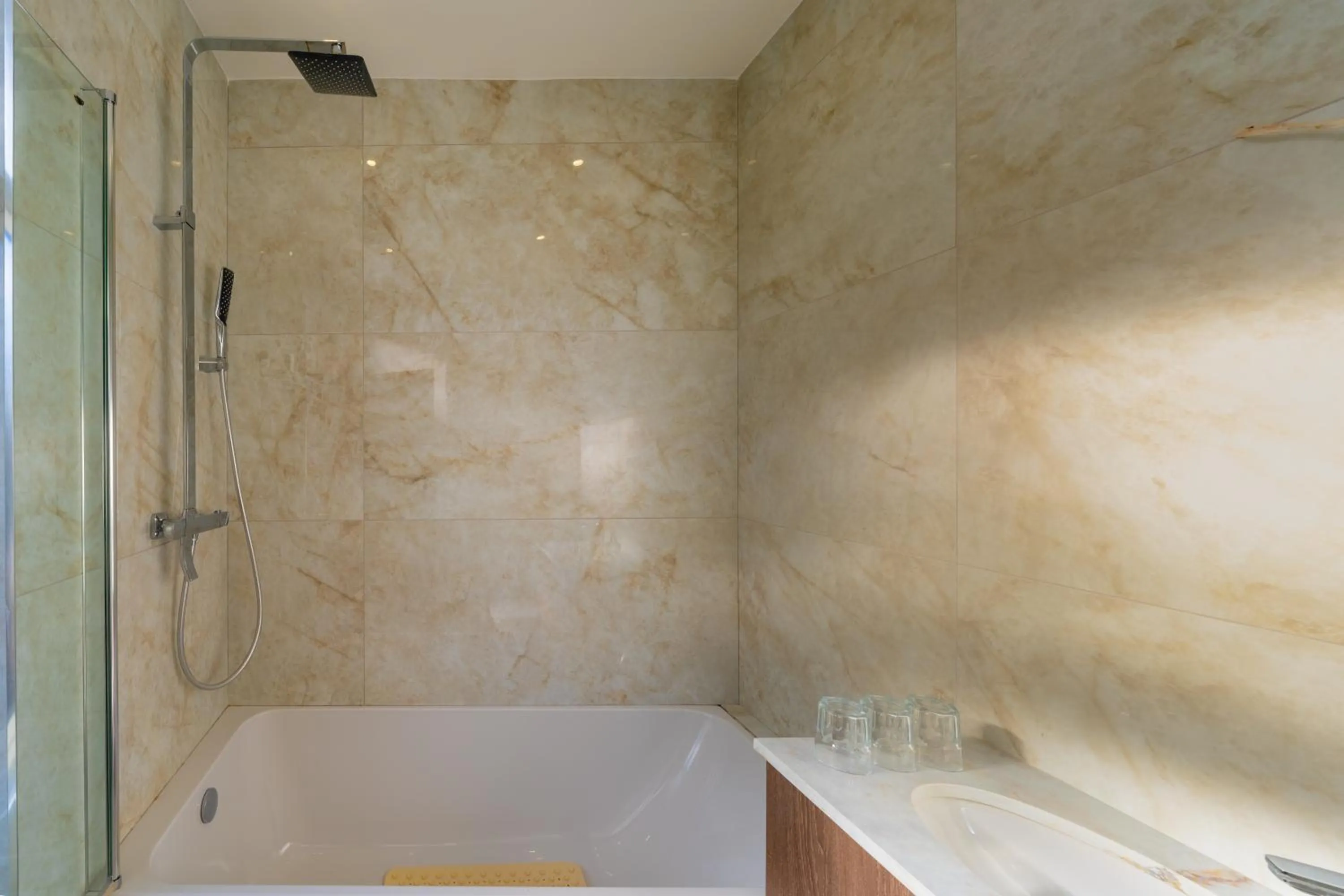 Bathroom in Uno Thames Hotel Maidenhead -Reopened Brand New Again