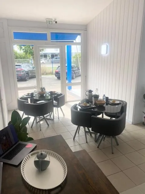 Restaurant/places to eat in Parc Hôtel