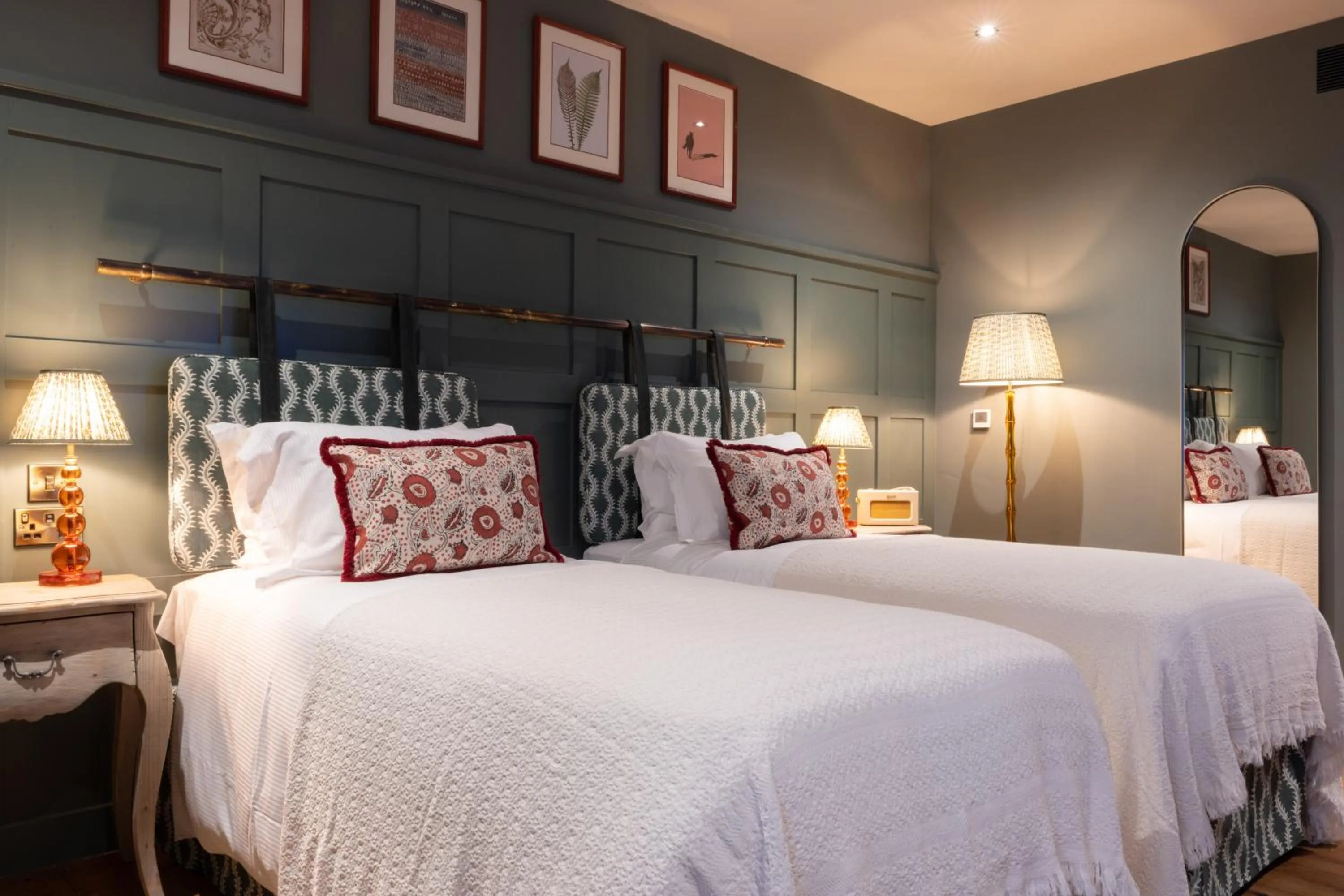 Bedroom, Bed in The Coat and Bear - A Heartwood Inn