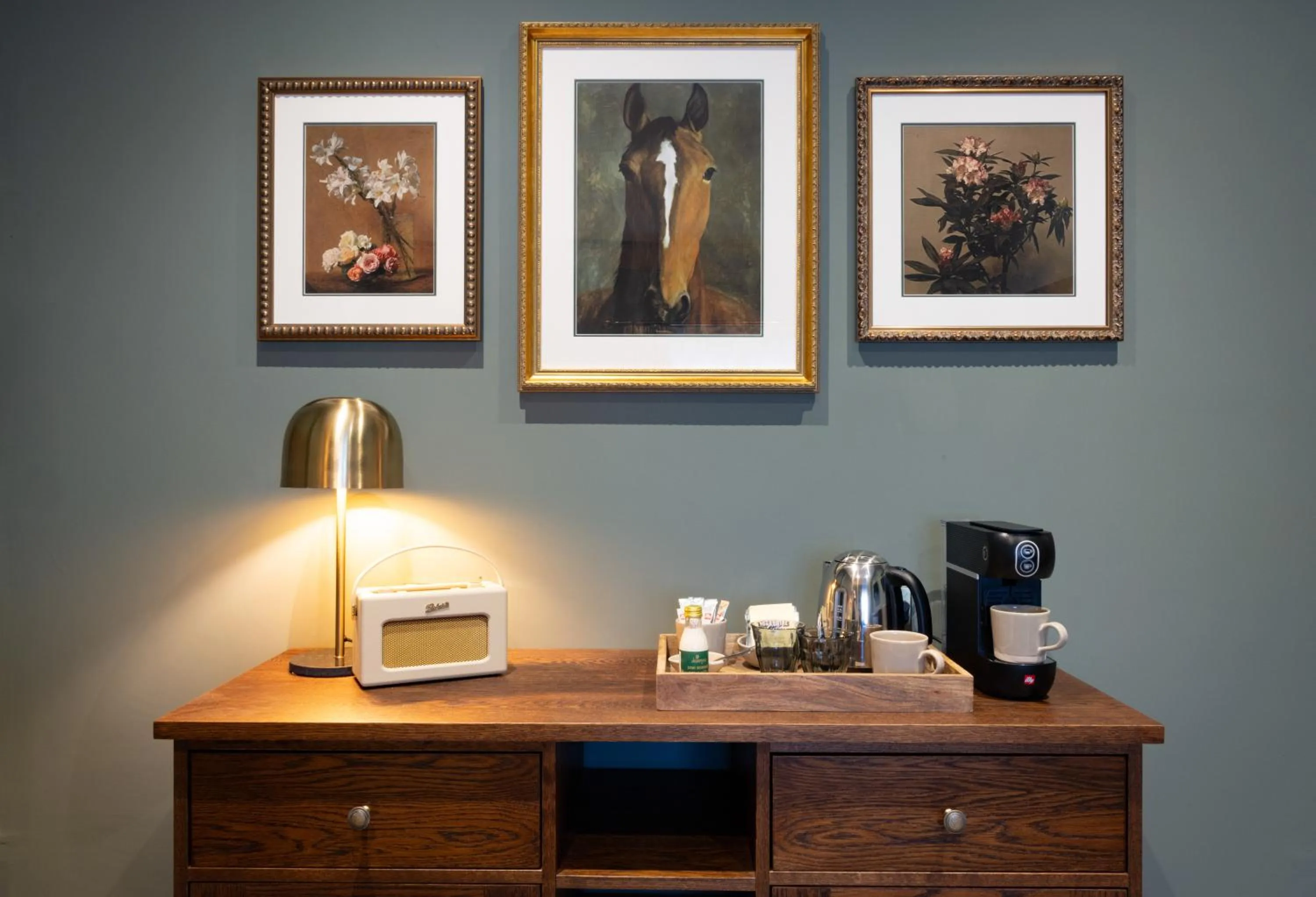 Coffee/tea facilities in The Coat and Bear - A Heartwood Inn