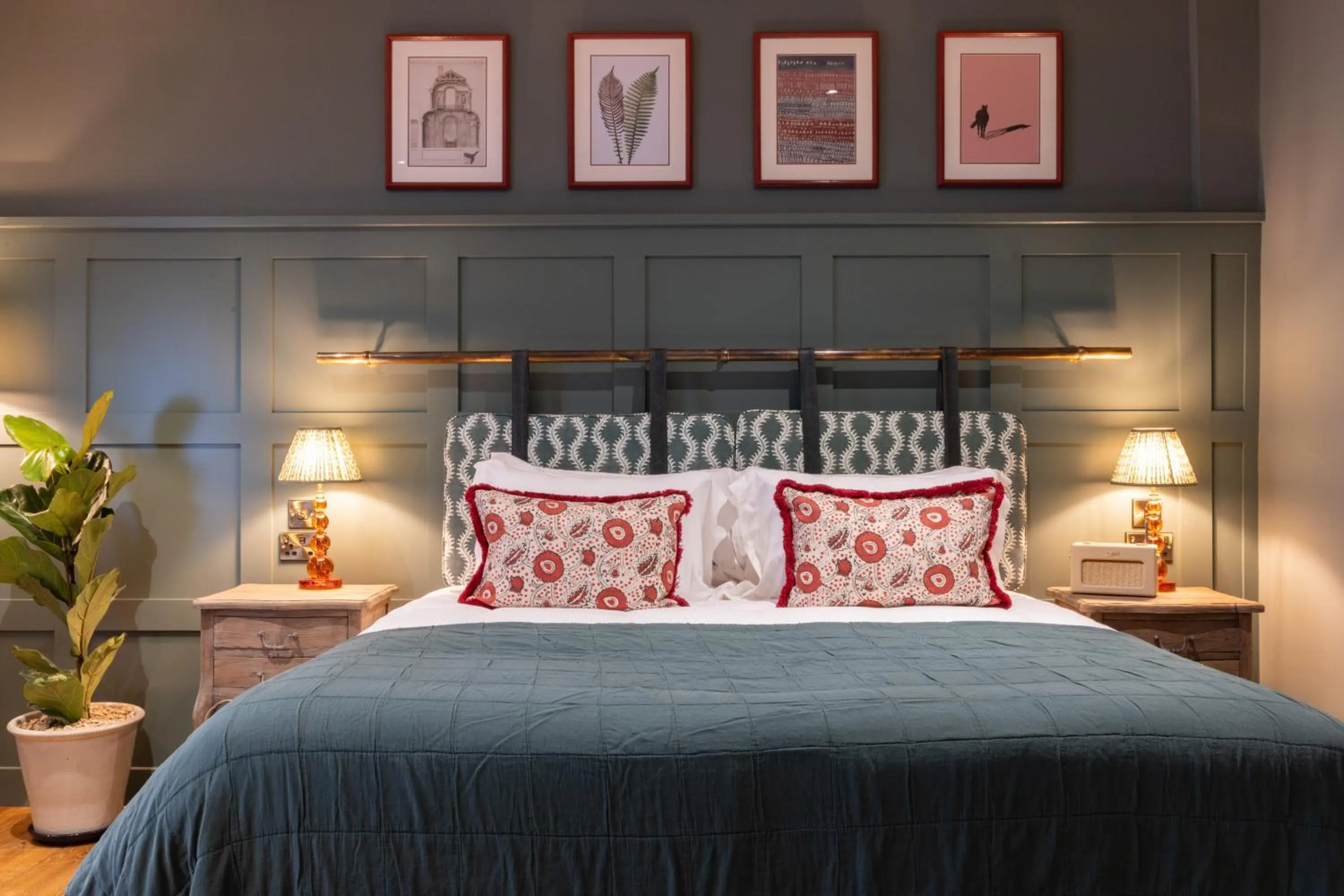 Bedroom, Bed in The Coat and Bear - A Heartwood Inn