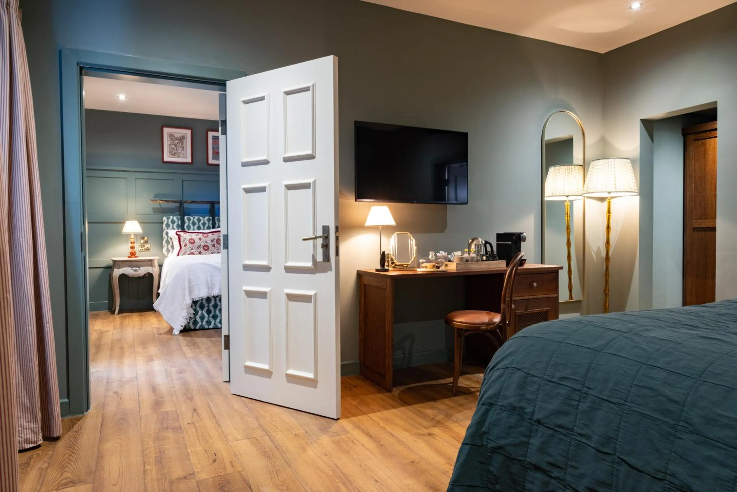 Bedroom, Bed in The Coat and Bear - A Heartwood Inn