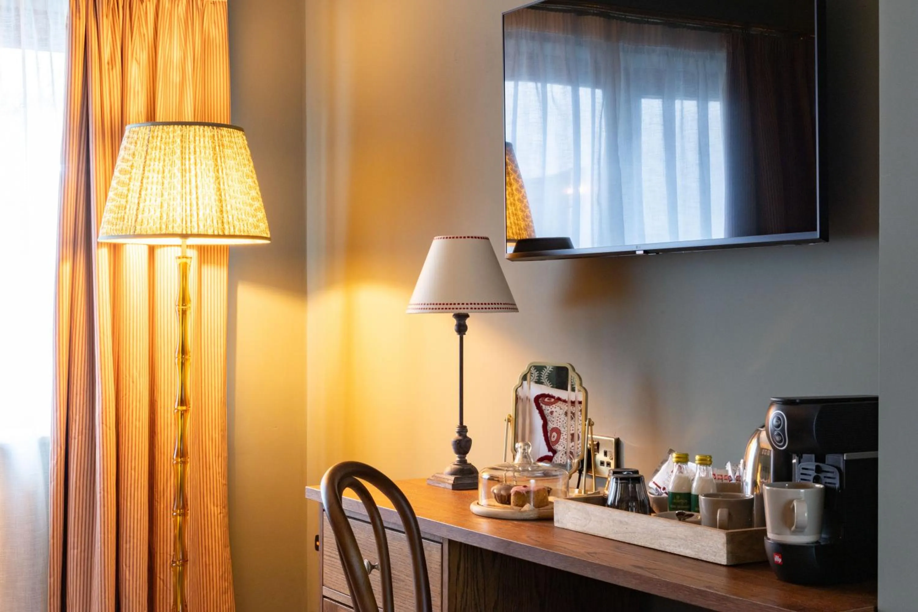 Coffee/tea facilities in The Coat and Bear - A Heartwood Inn