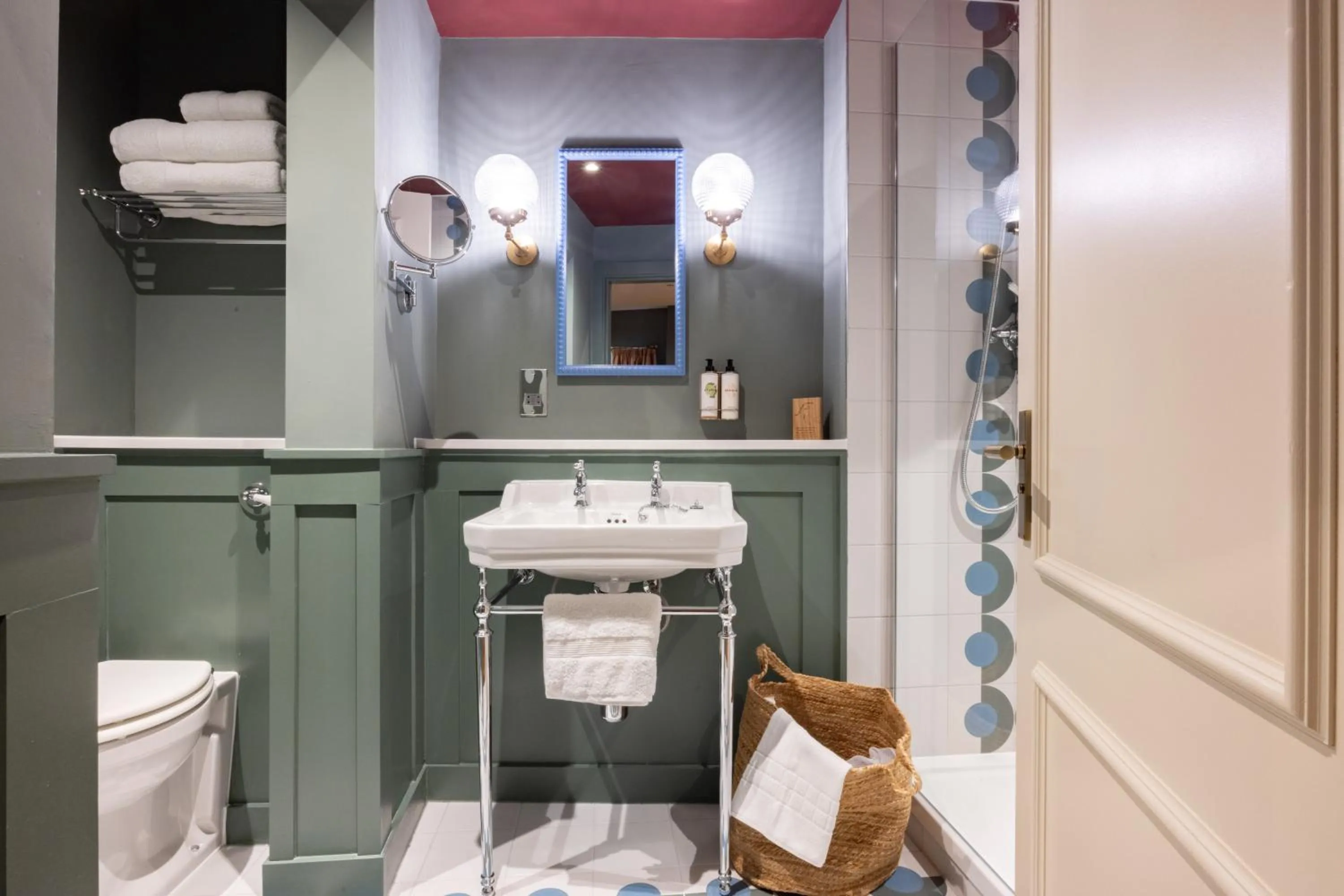 Bathroom in The Coat and Bear - A Heartwood Inn