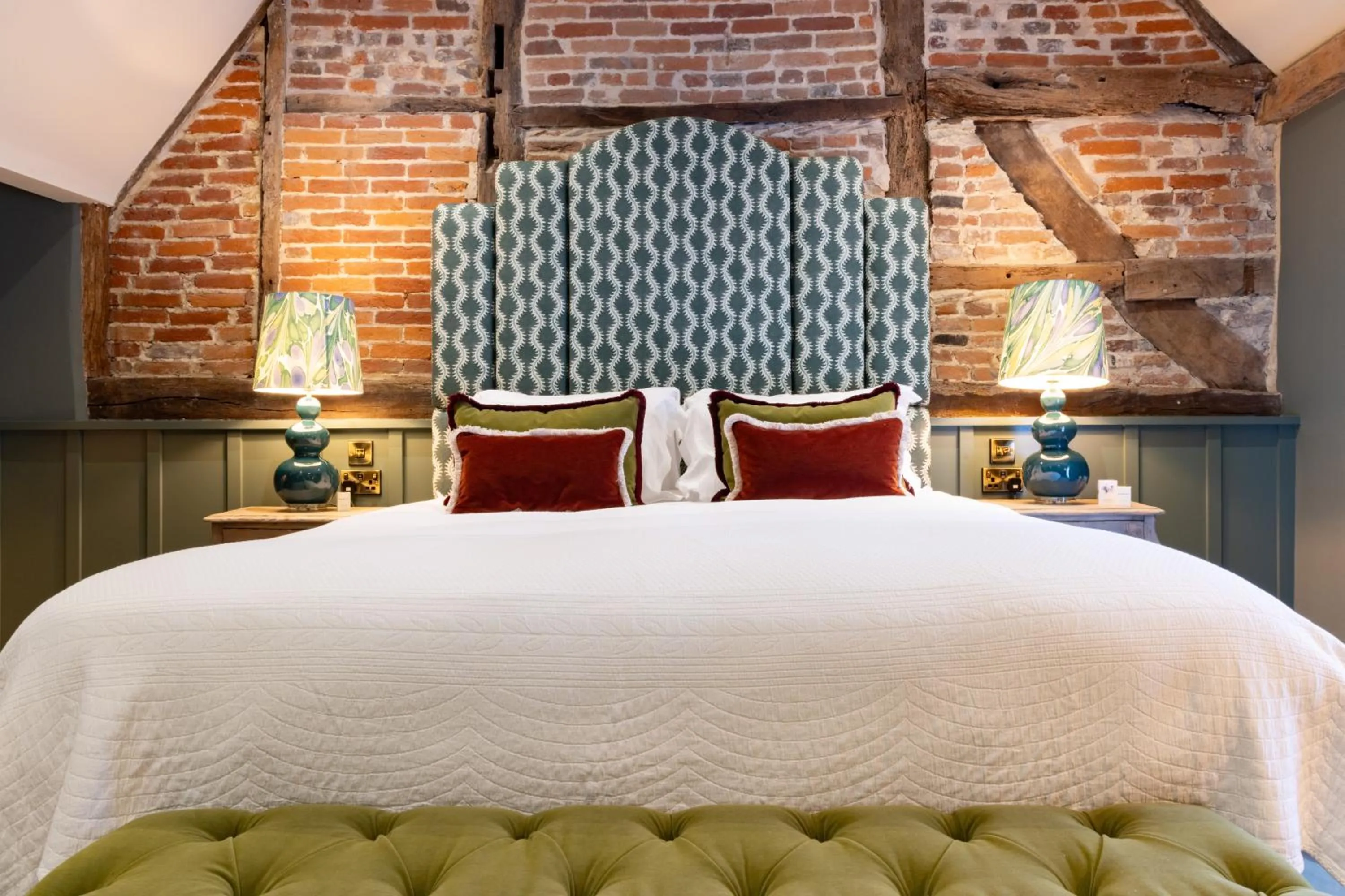 Bedroom, Bed in The Coat and Bear - A Heartwood Inn