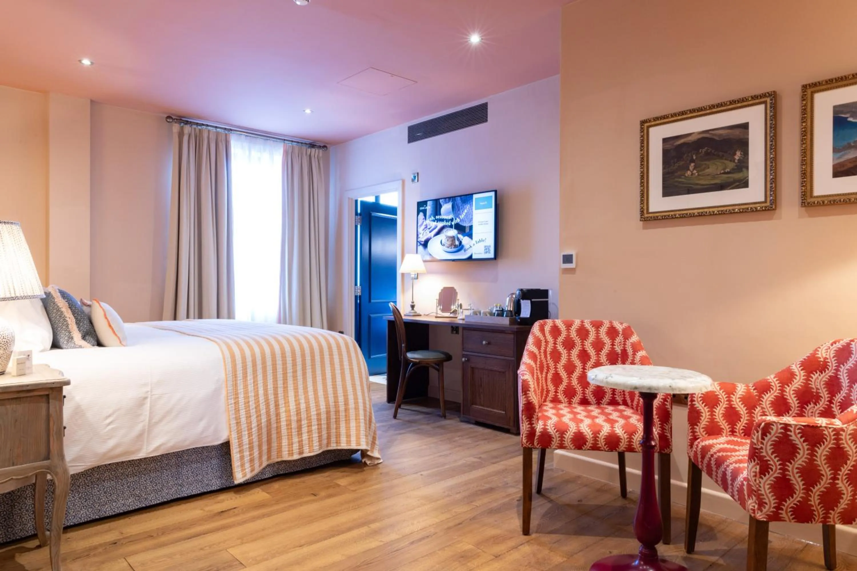 Bedroom, Bed in The Coat and Bear - A Heartwood Inn