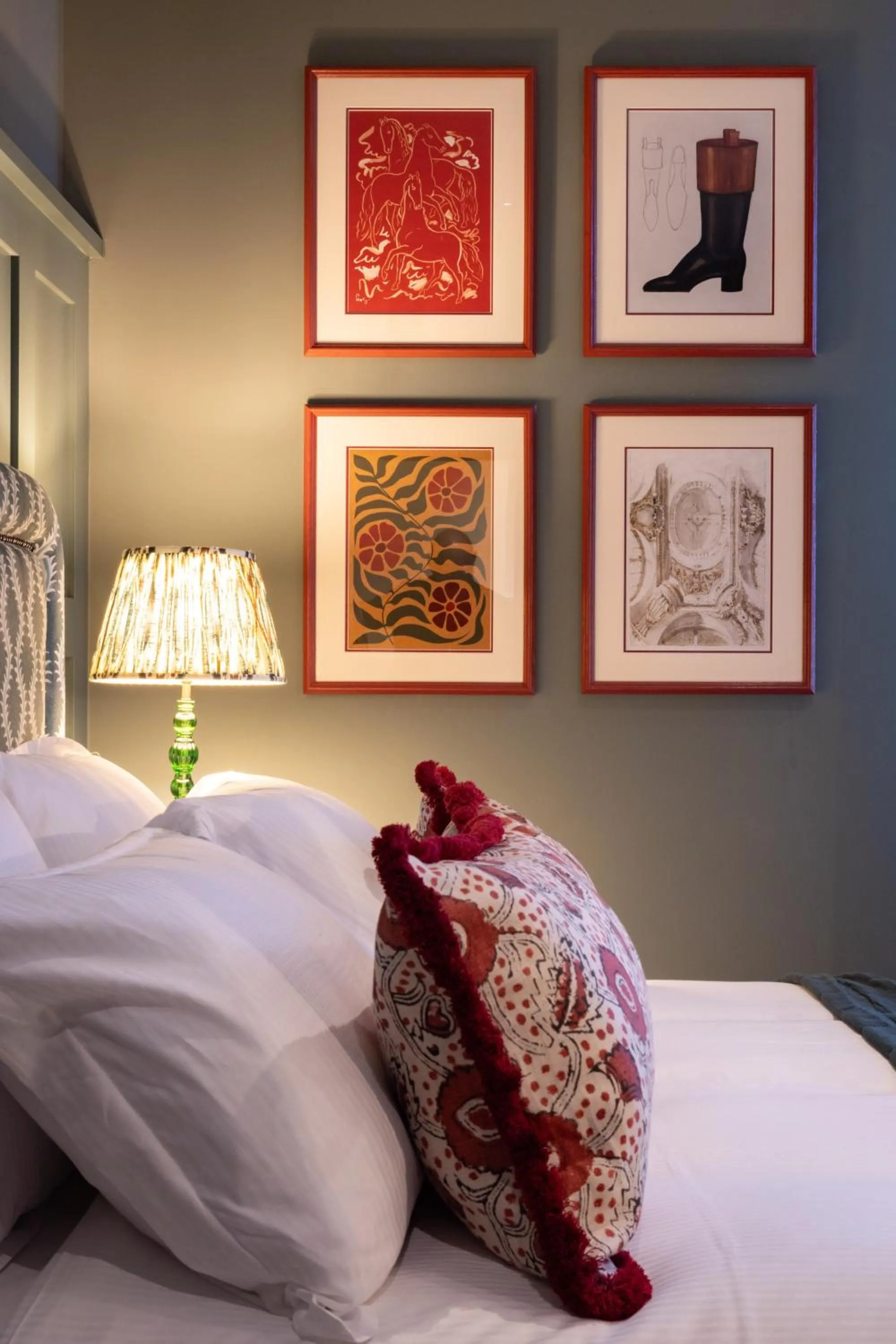 Bedroom, Bed in The Coat and Bear - A Heartwood Inn