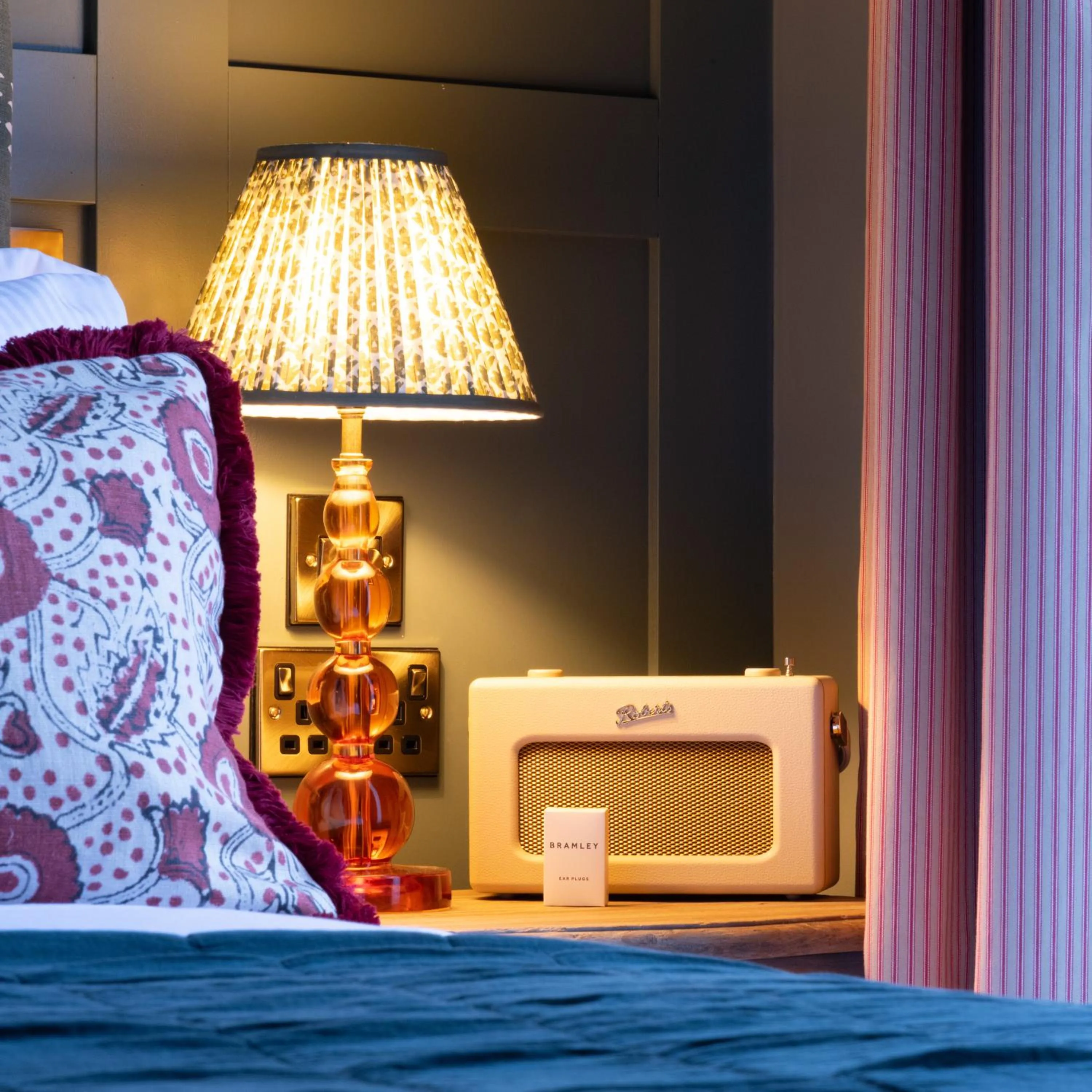 Bedroom, Bed in The Coat and Bear - A Heartwood Inn