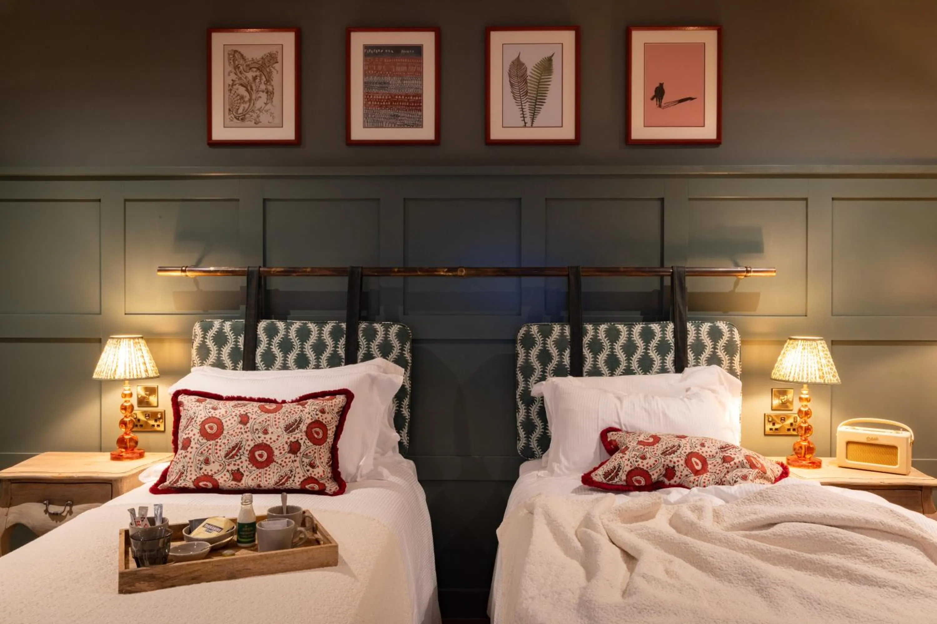 Bedroom, Bed in The Coat and Bear - A Heartwood Inn
