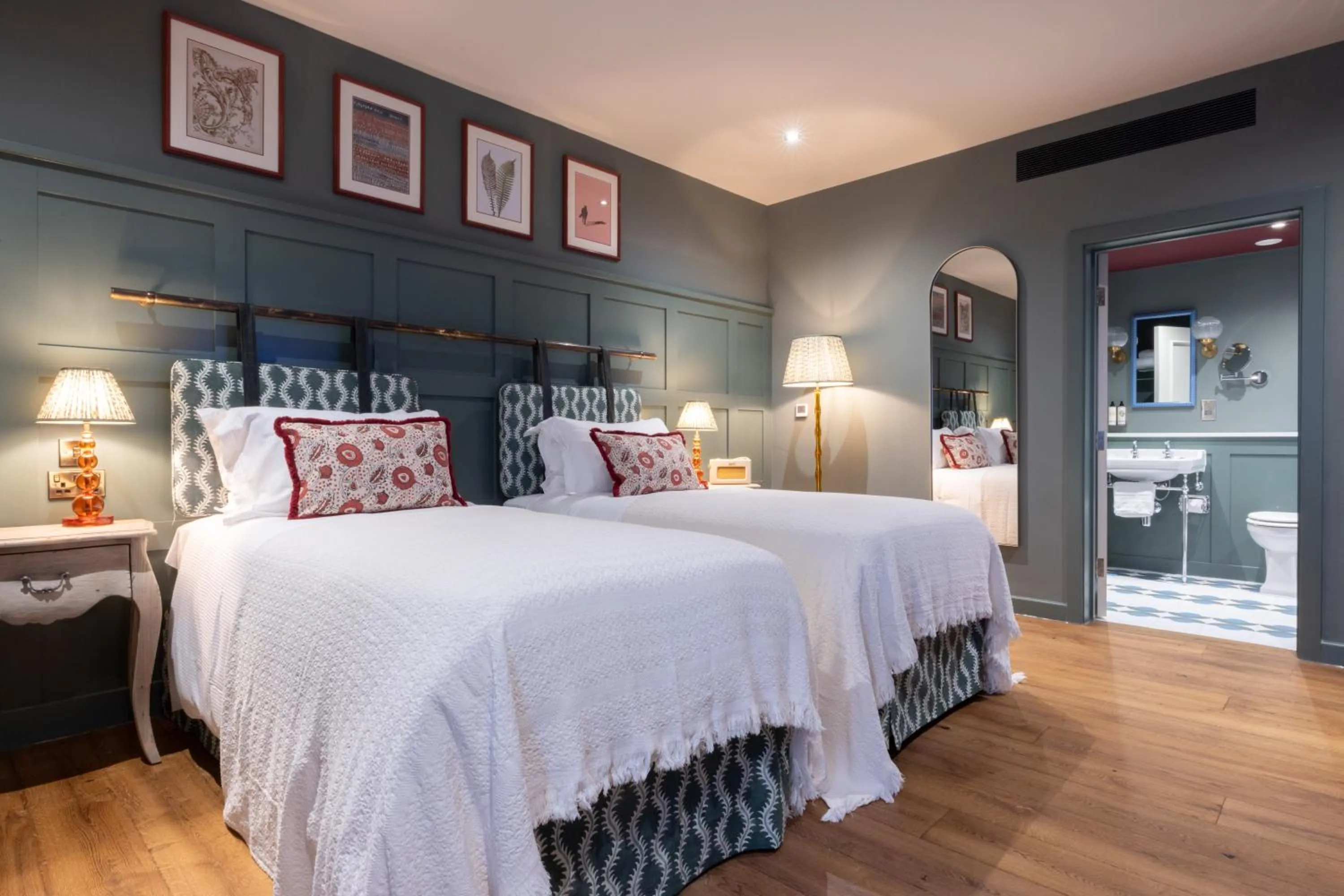 Bedroom, Bed in The Coat and Bear - A Heartwood Inn