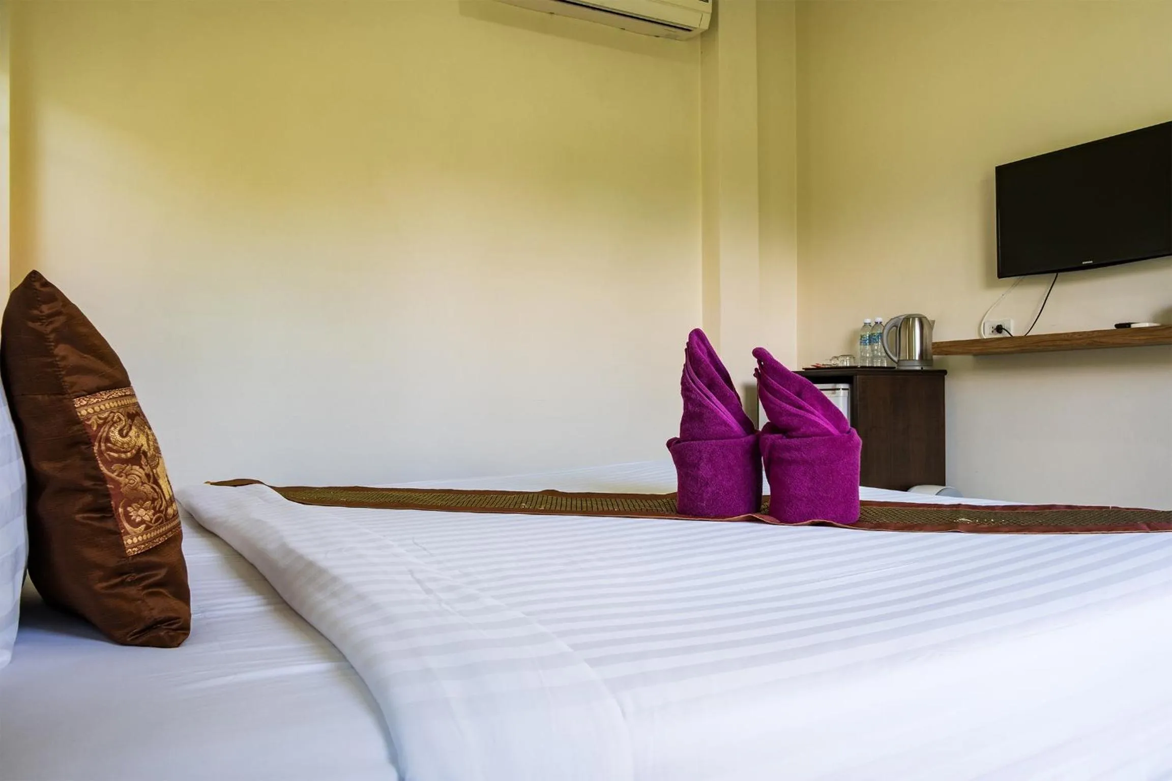 Bed in i-Style Lanta Boutique House --- SHA Extra Plus