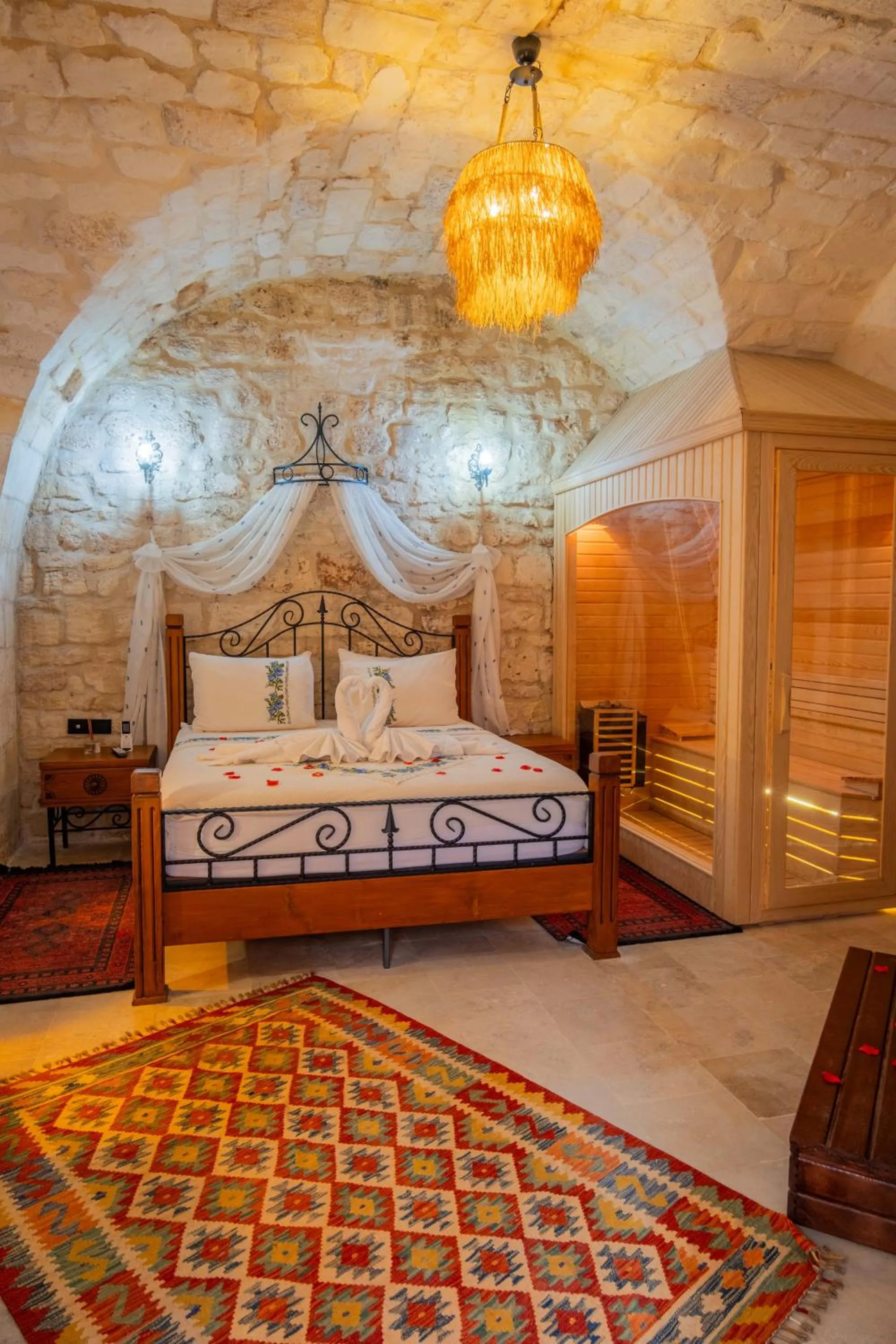 Bedroom, Bed in Mihrumah Konağı