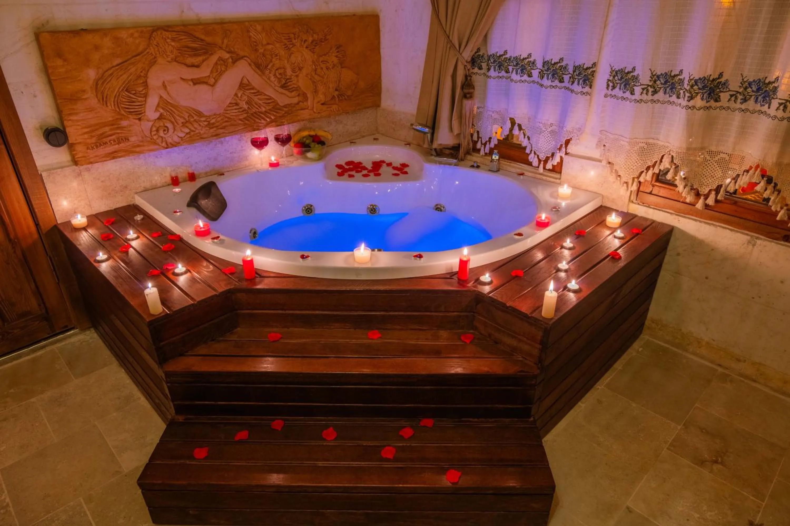 Hot Tub in Mihrumah Konağı