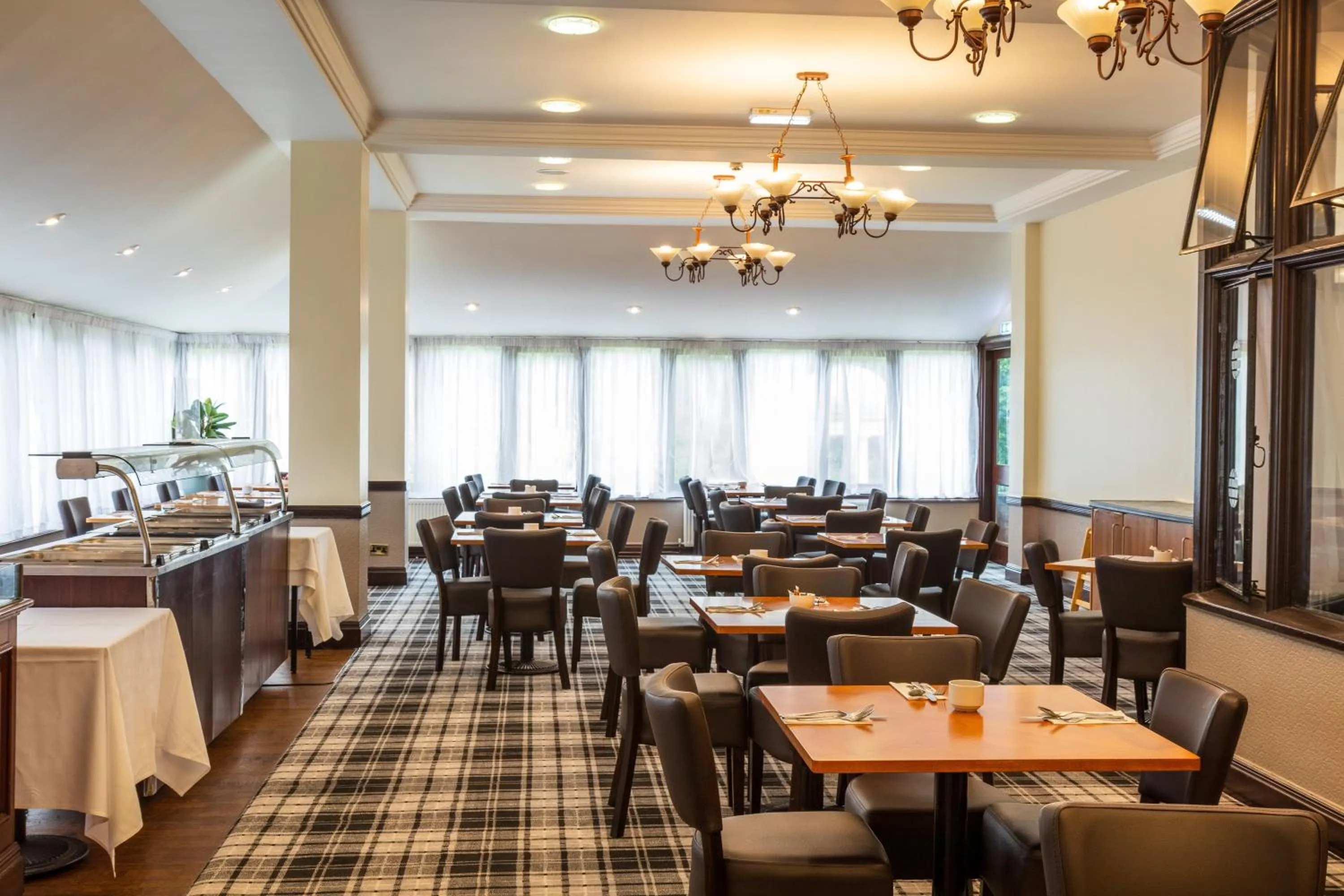 Restaurant/places to eat in Royal Court Hotel