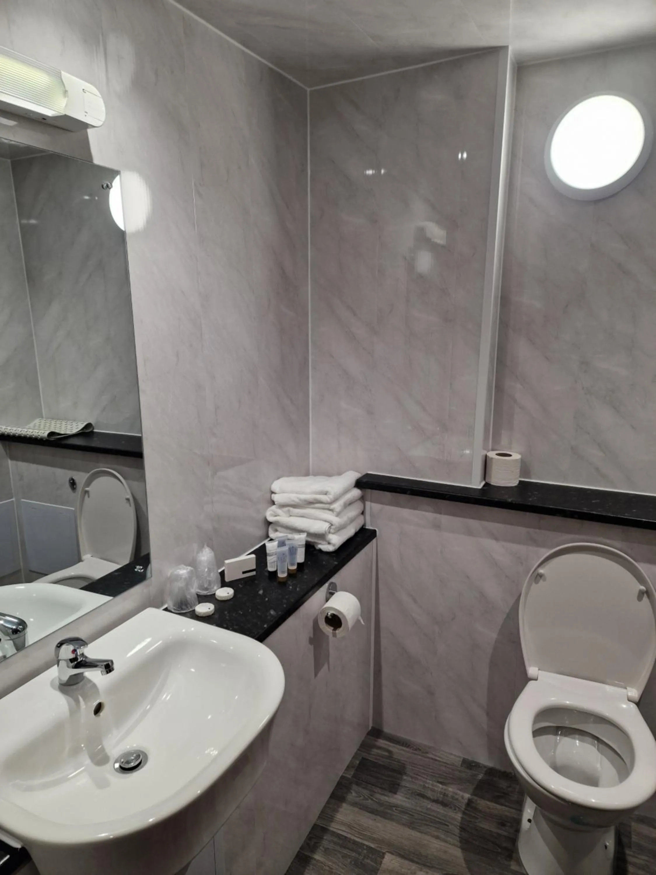 Toilet in Royal Court Hotel