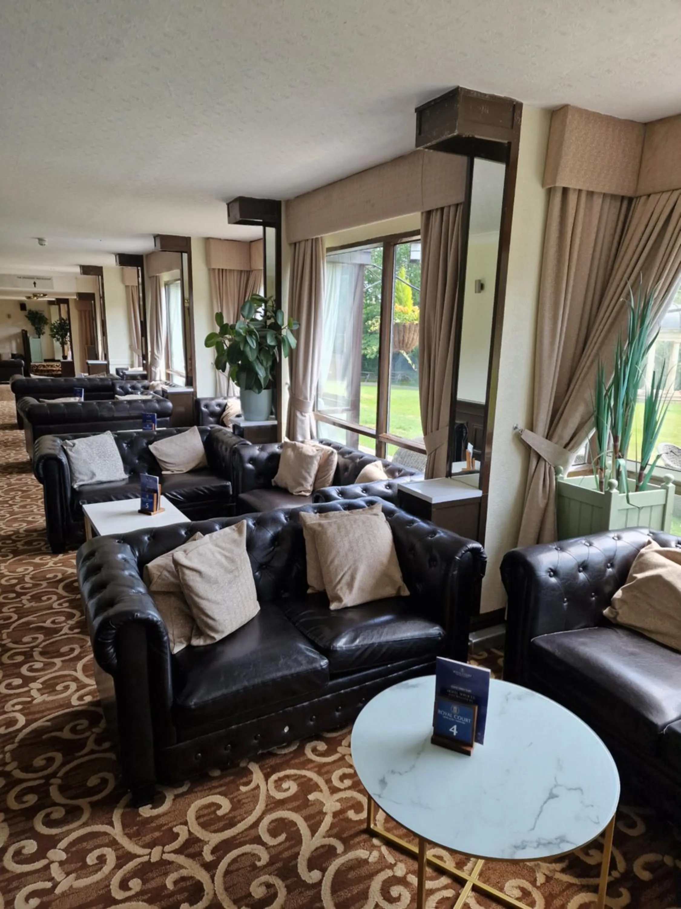 Lounge or bar in Royal Court Hotel