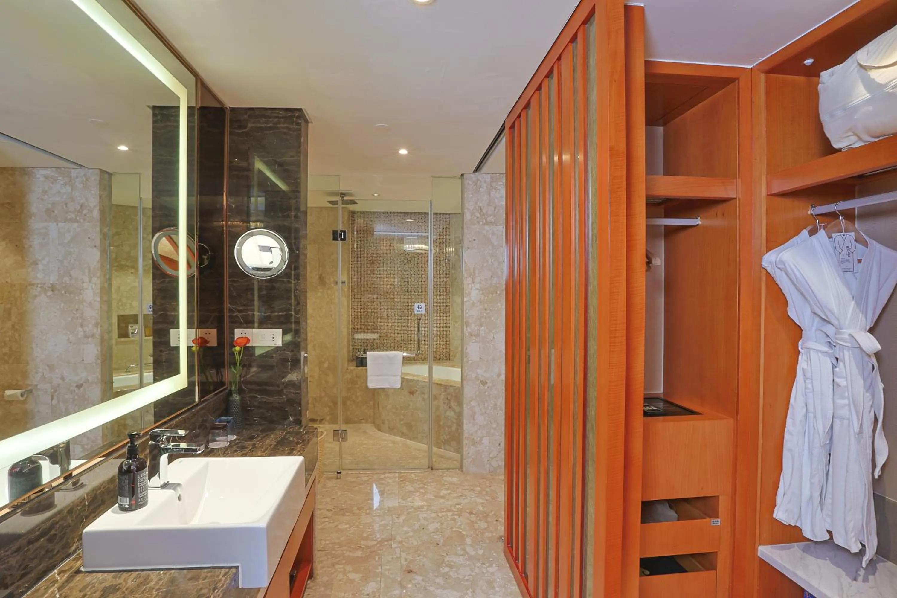 wardrobe in Yiwu Shangcheng Hotel