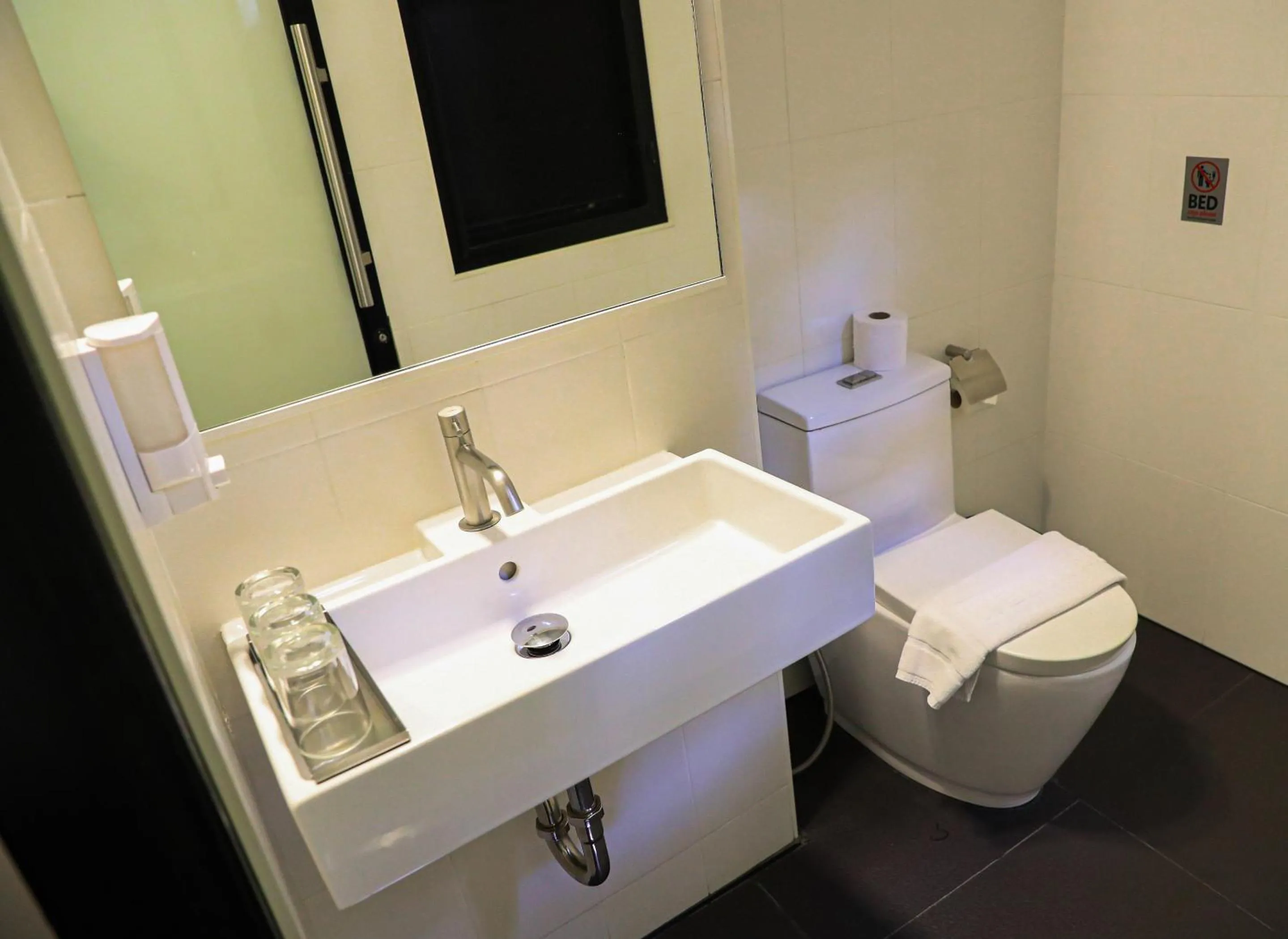 Toilet in BED Phrasingh-Adults Only