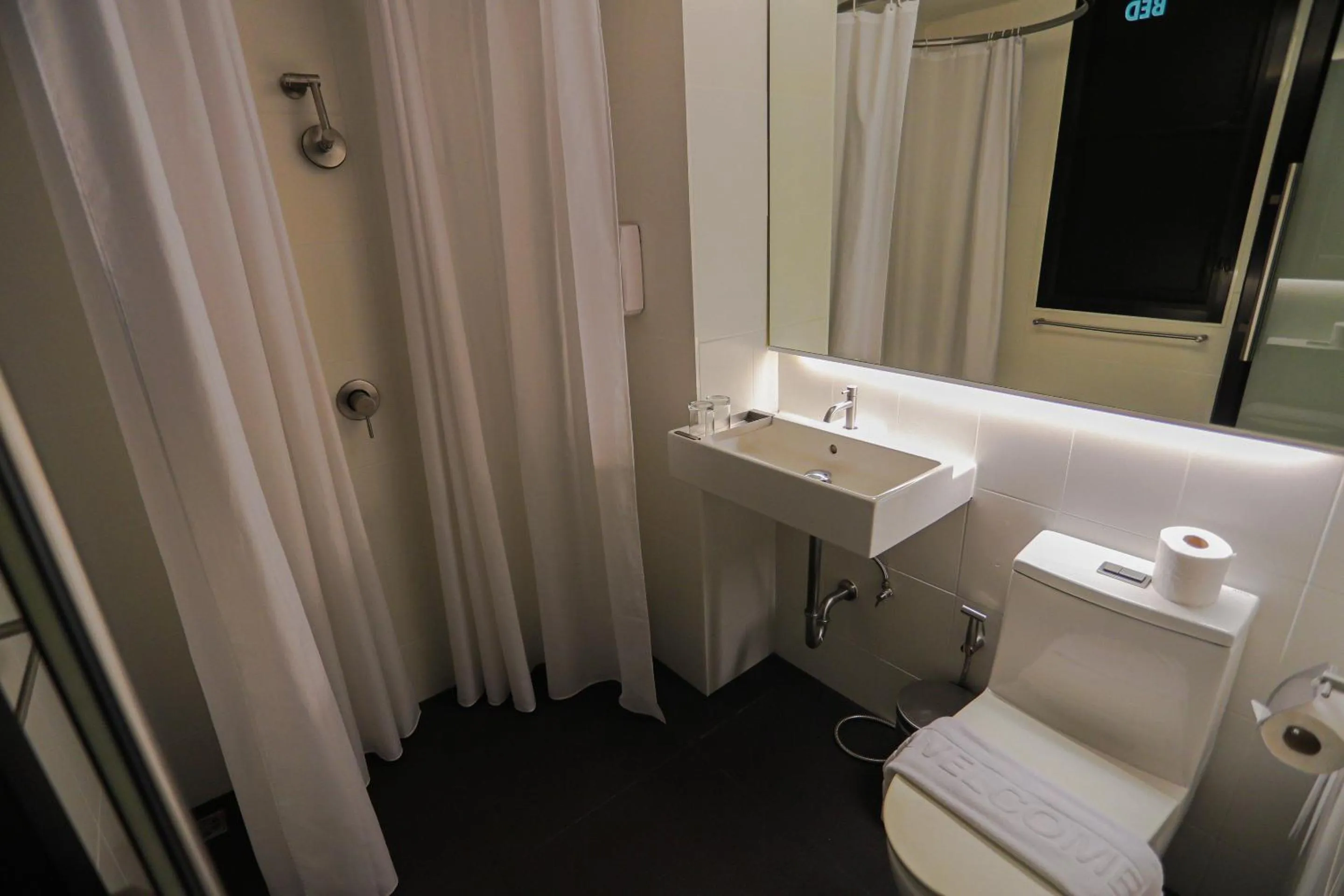 Toilet in BED Phrasingh-Adults Only