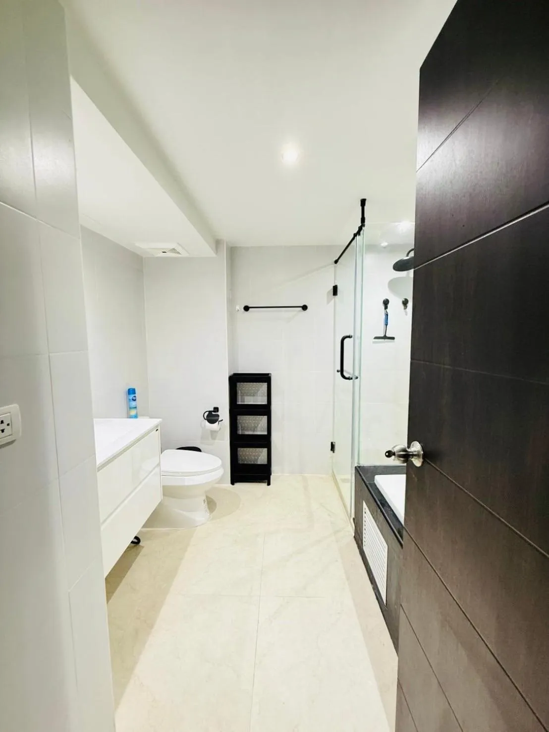Bathroom, Bed in Ocean View Treasure Residence