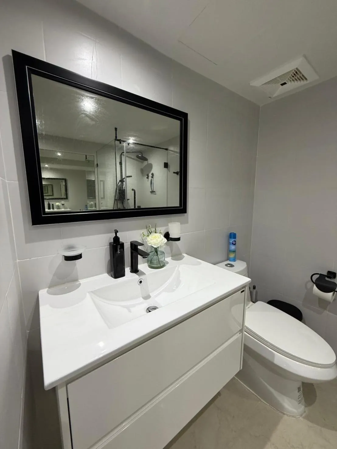 Toilet in Ocean View Treasure Residence