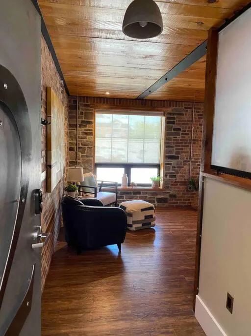 Cozy downtown studio getaway