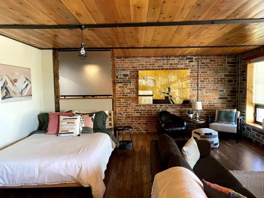 Cozy downtown studio getaway Cozy downtown studio getaway