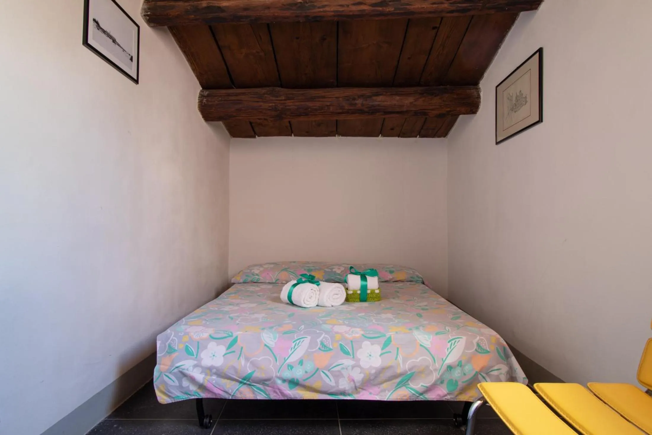 Bed in Bed & Breakfast StradaNuova