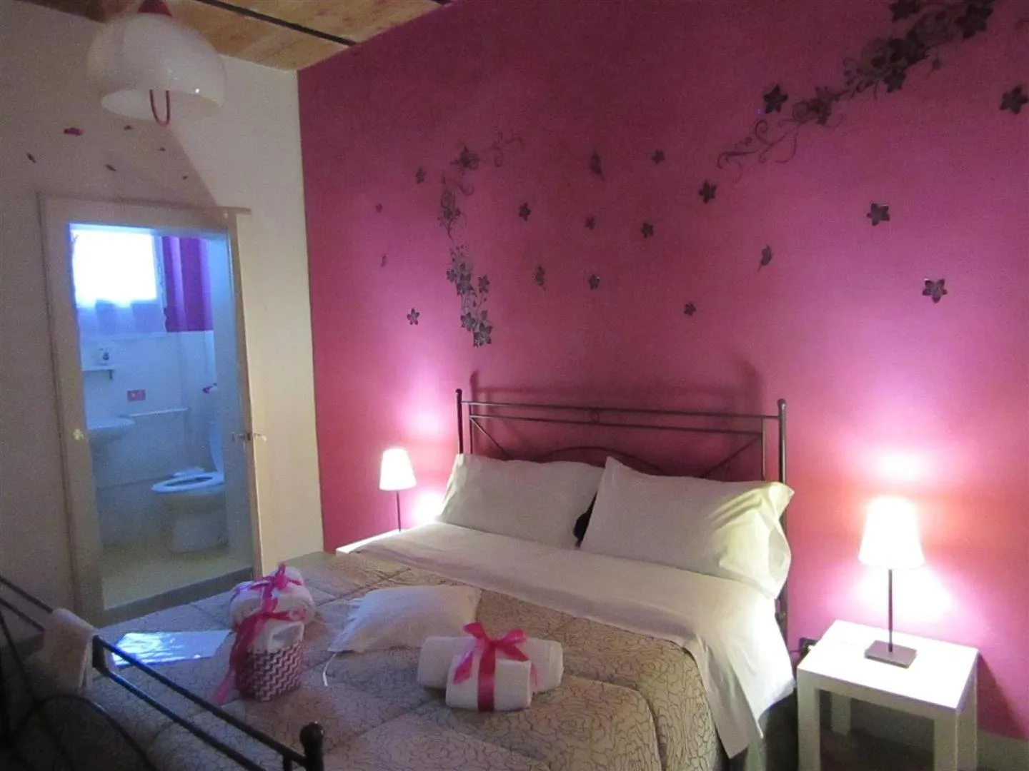 Bed in Bed & Breakfast StradaNuova