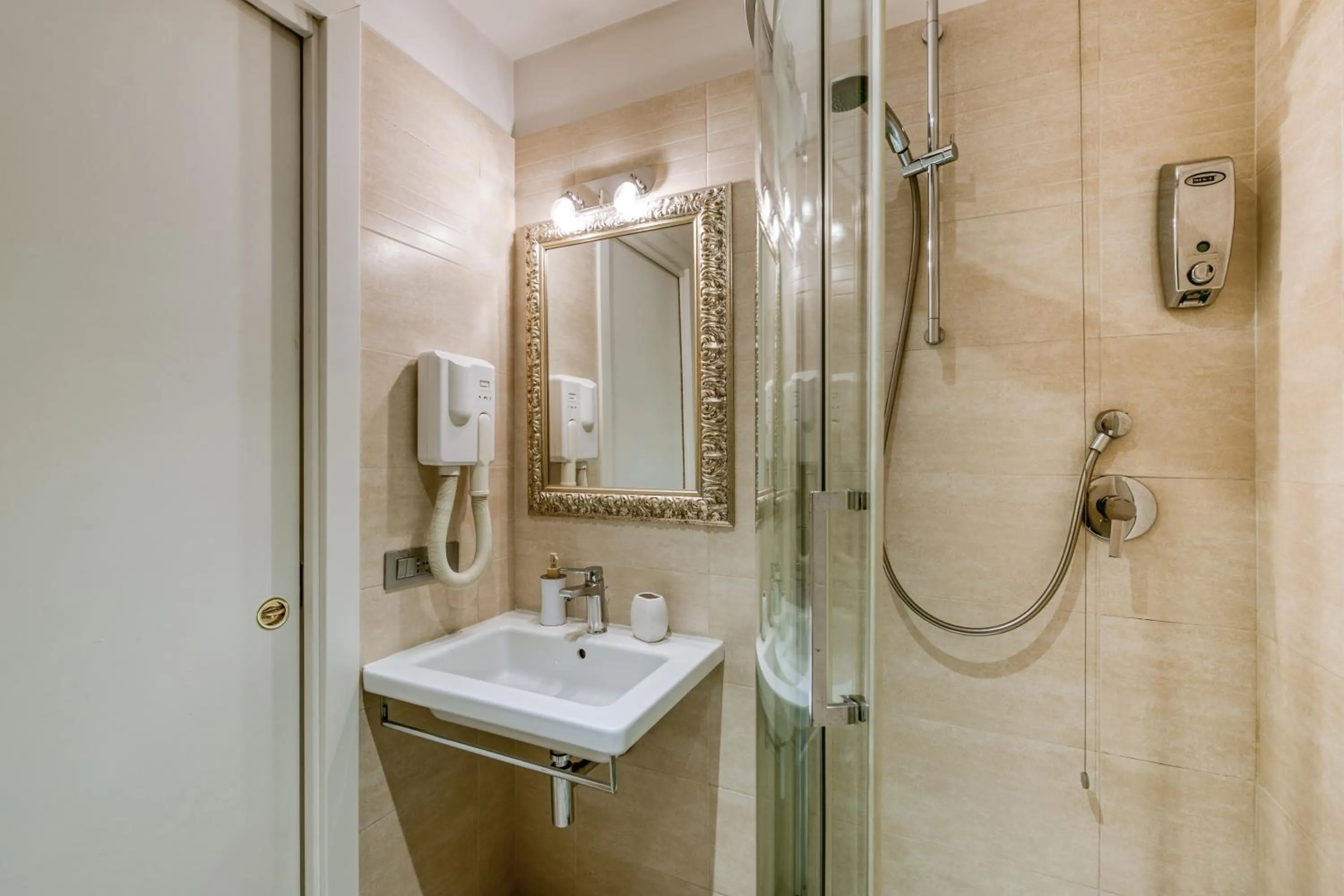 Bathroom in Catone Vatican Suites