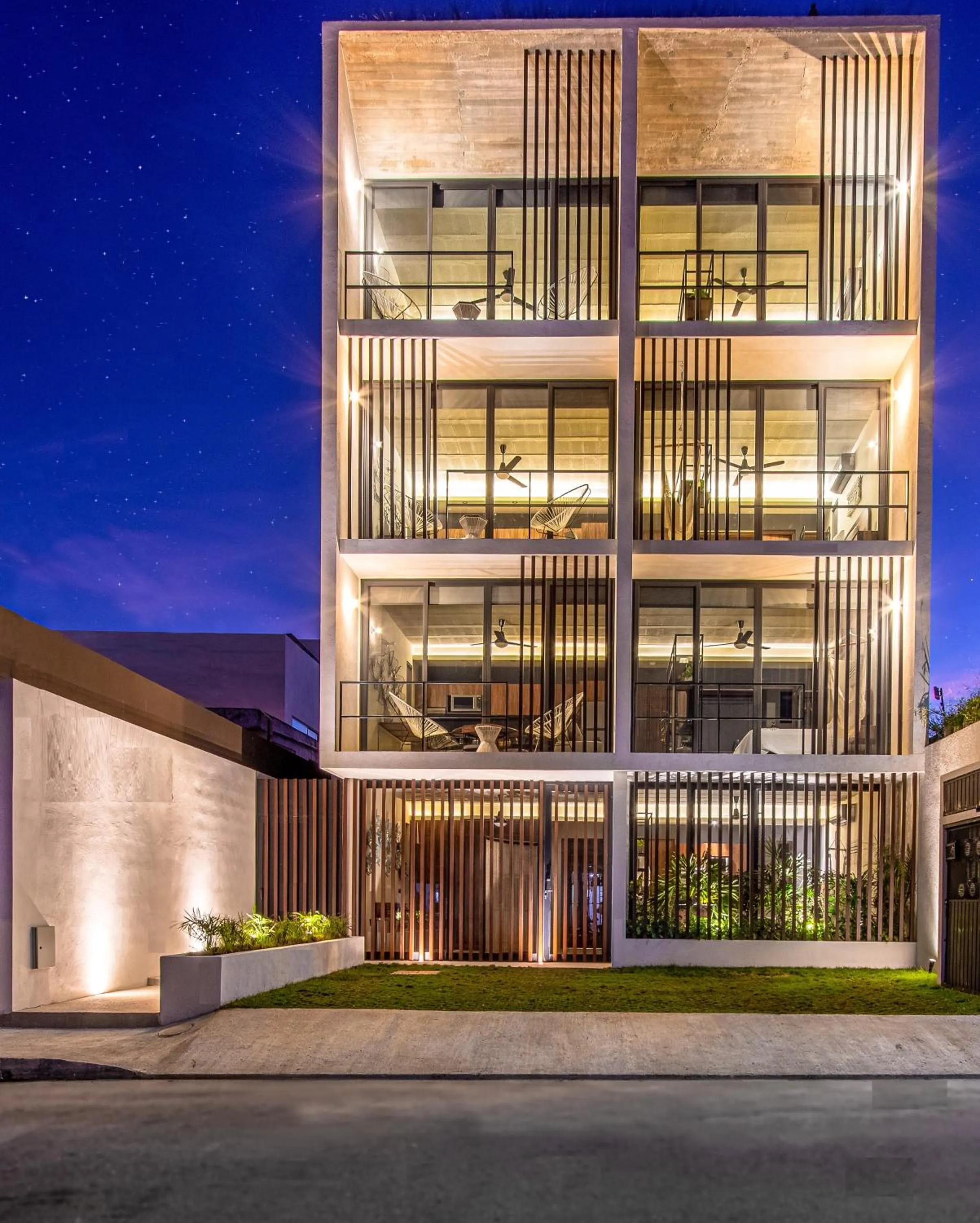 Property building in Ocean Boutique Condos