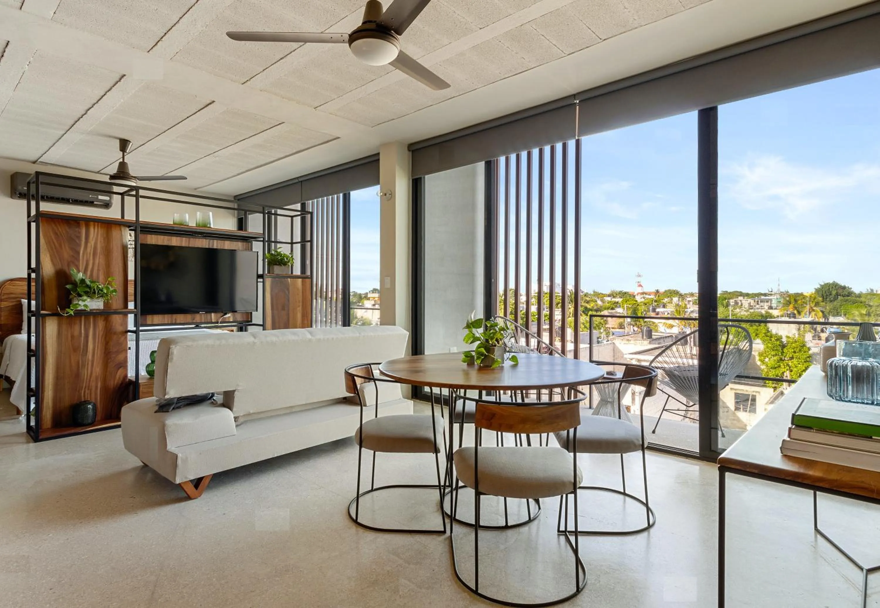 TV and multimedia in Ocean Boutique Condos