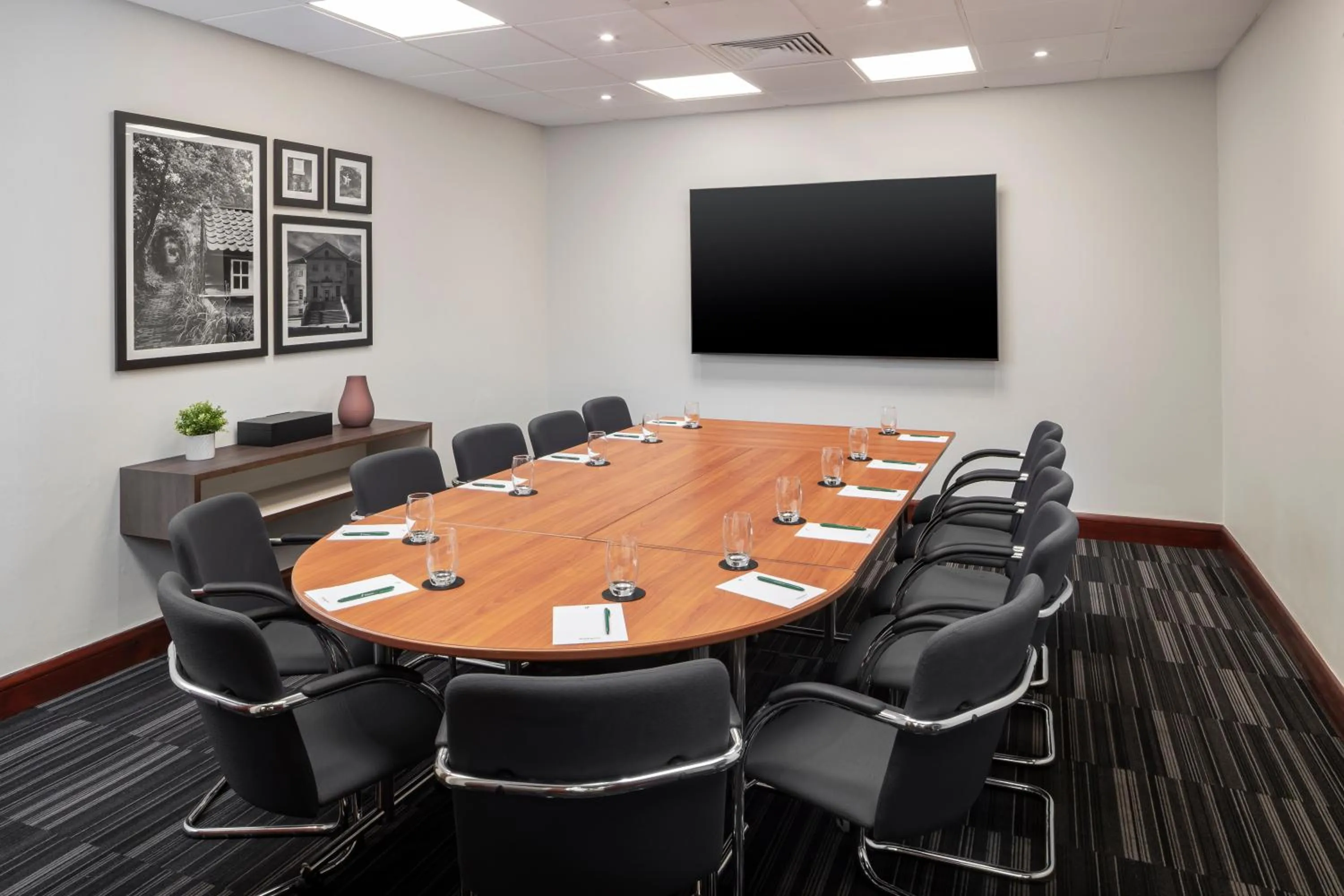 Meeting/conference room in Holiday Inn London-Bexley by IHG