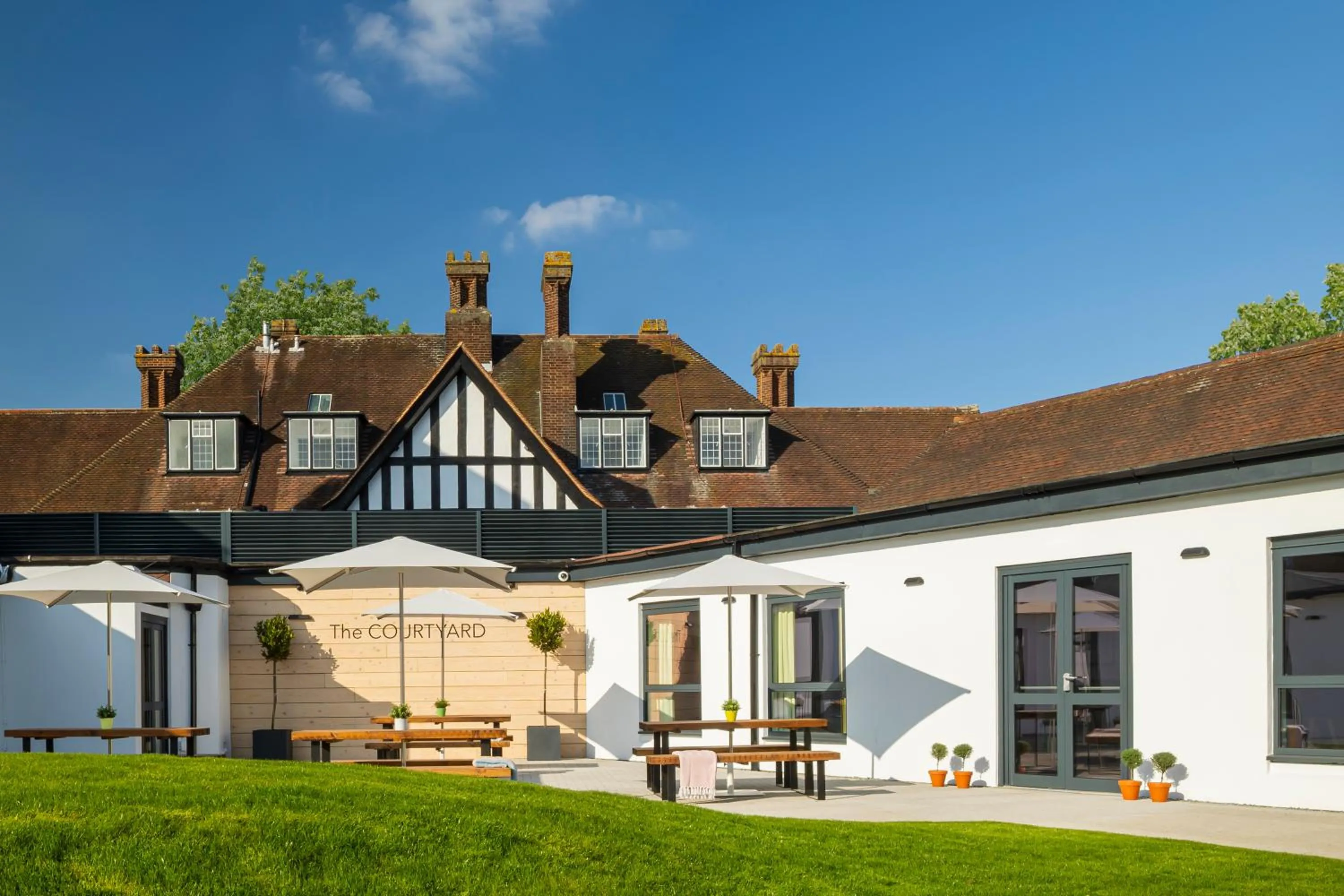 Patio in Holiday Inn London-Bexley by IHG