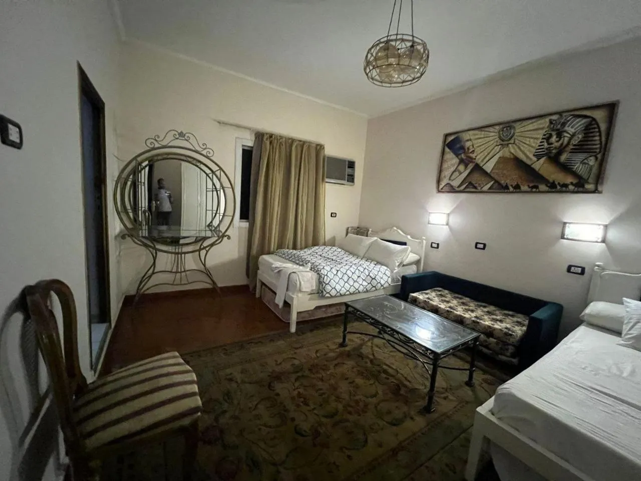 Bed in A pyramids view