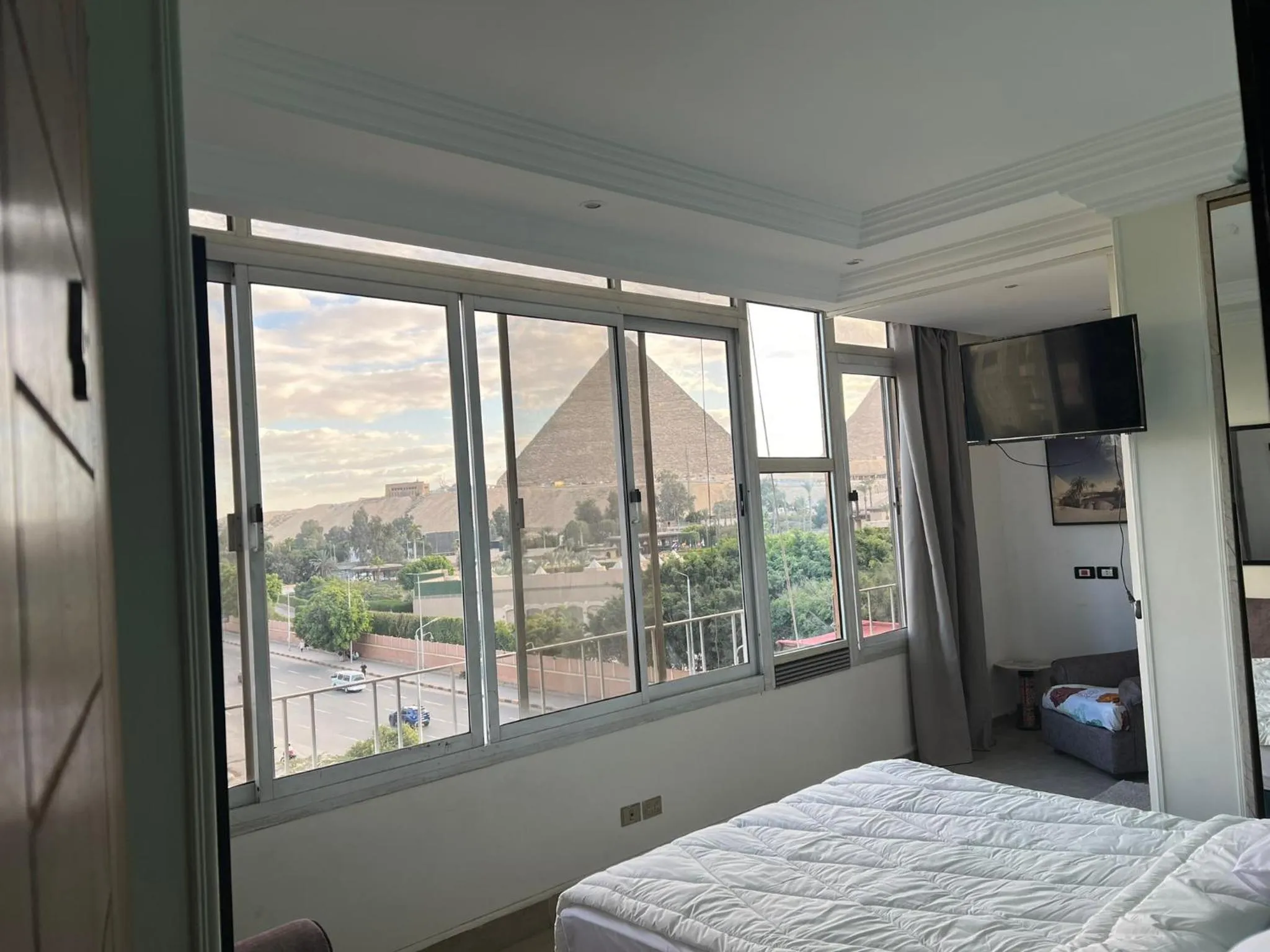 Bed in A pyramids view