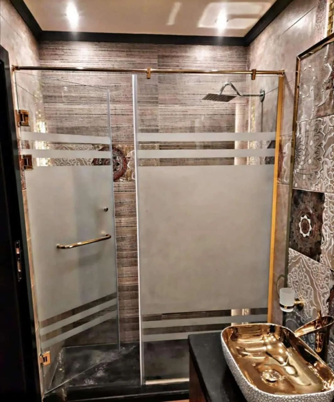 Shower in A pyramids view