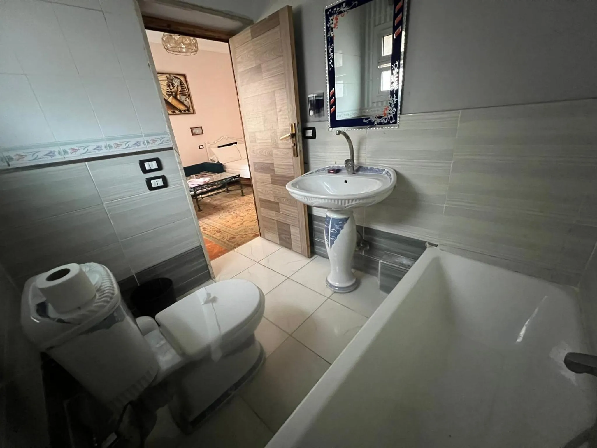 Shower in A pyramids view