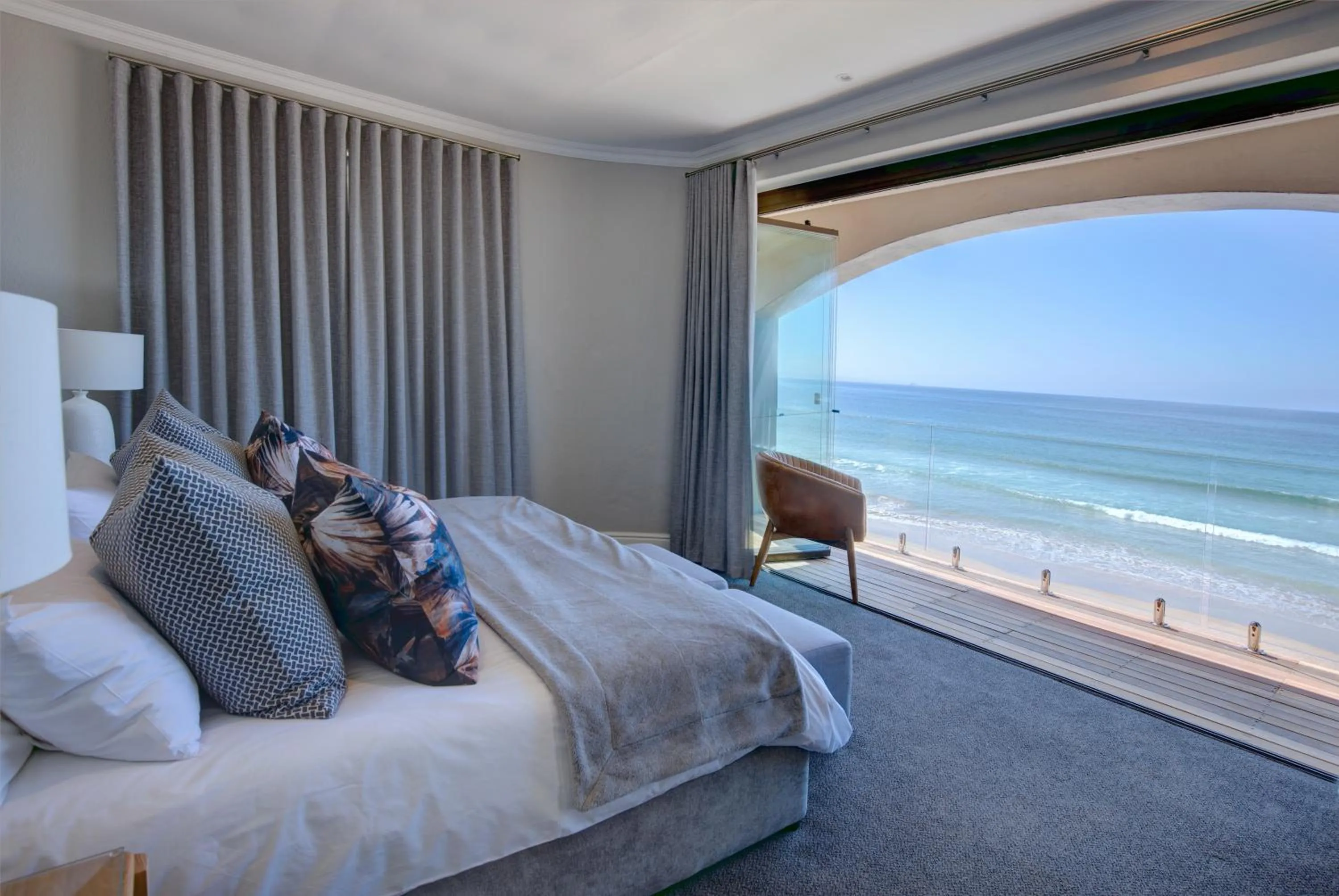 Photo of the whole room, Bed in Bay Lodge on the Beach